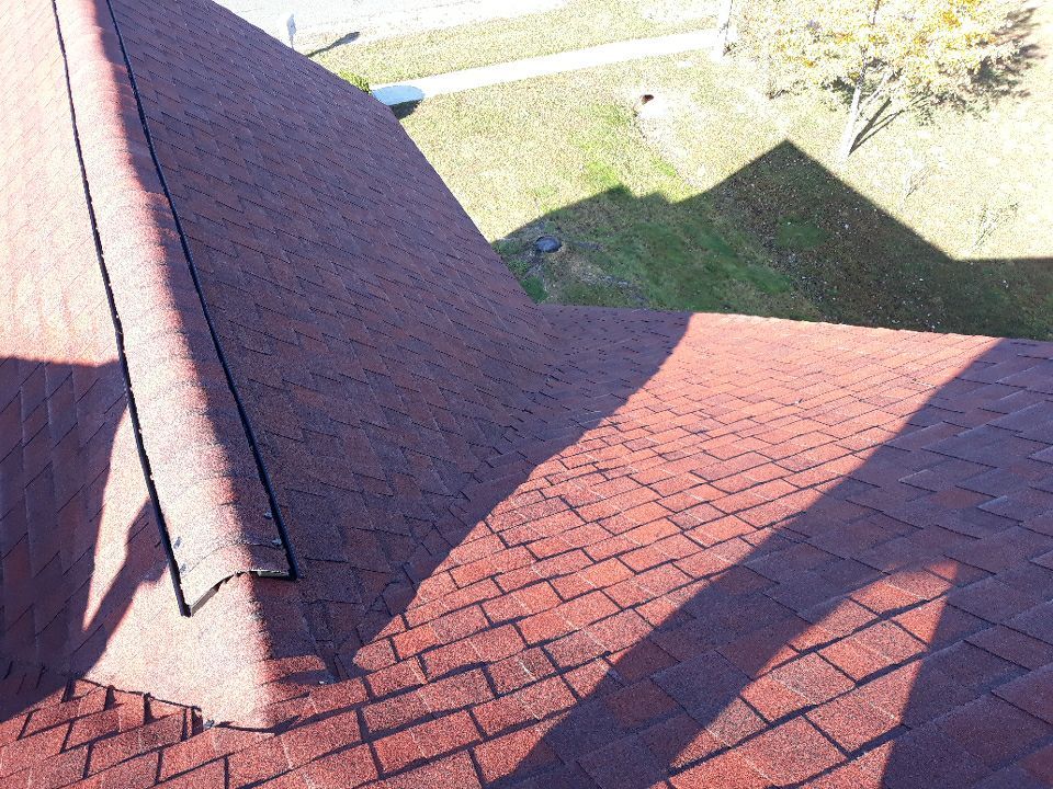 Woodbridge: CertainTeed Landmark Designer Shingles in Cottage Red by RM Banning, Inc.