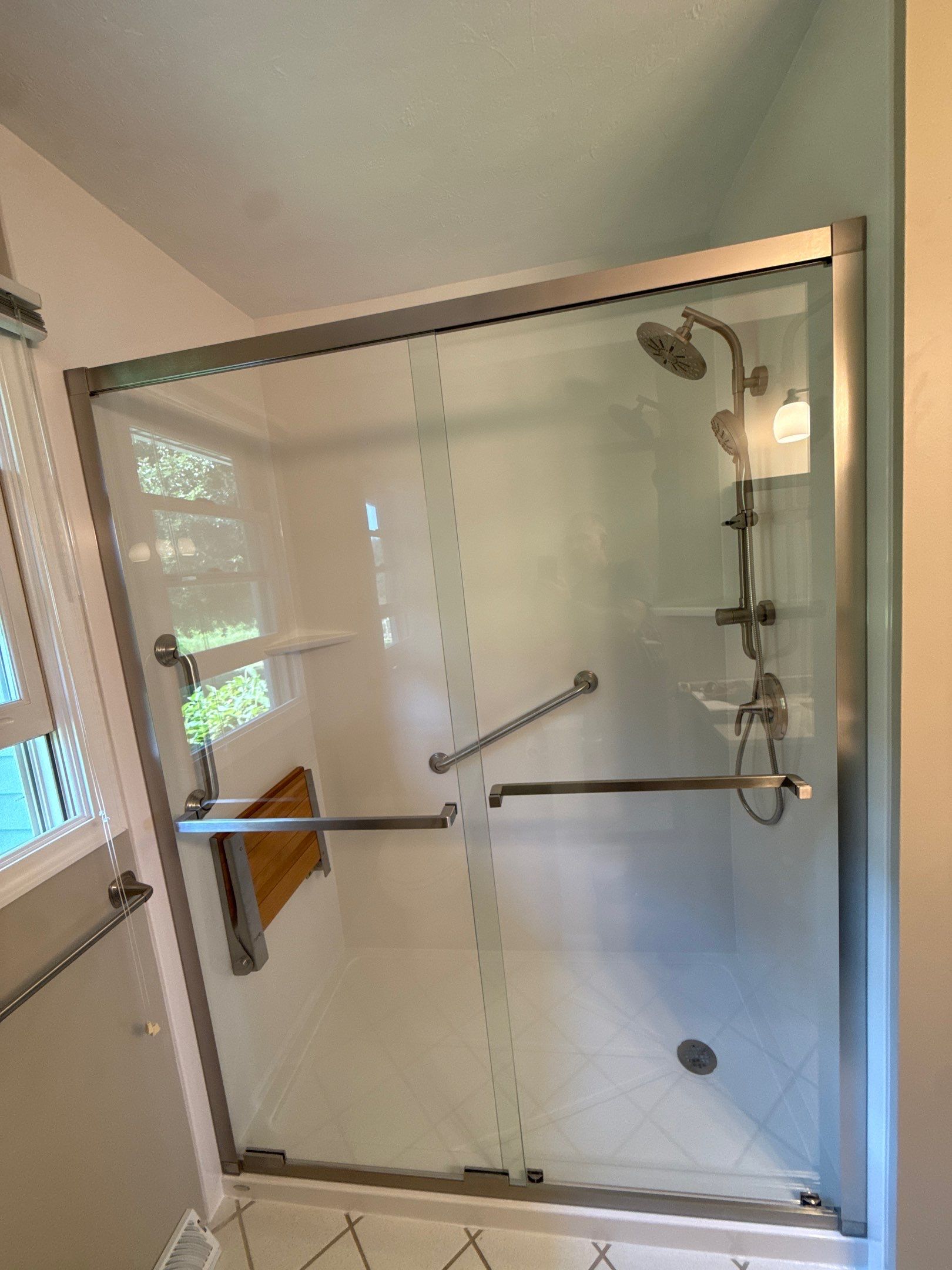 Jacuzzi Bath and Walk-In Shower Installation in Grawn by Rainbow Seamless Systems