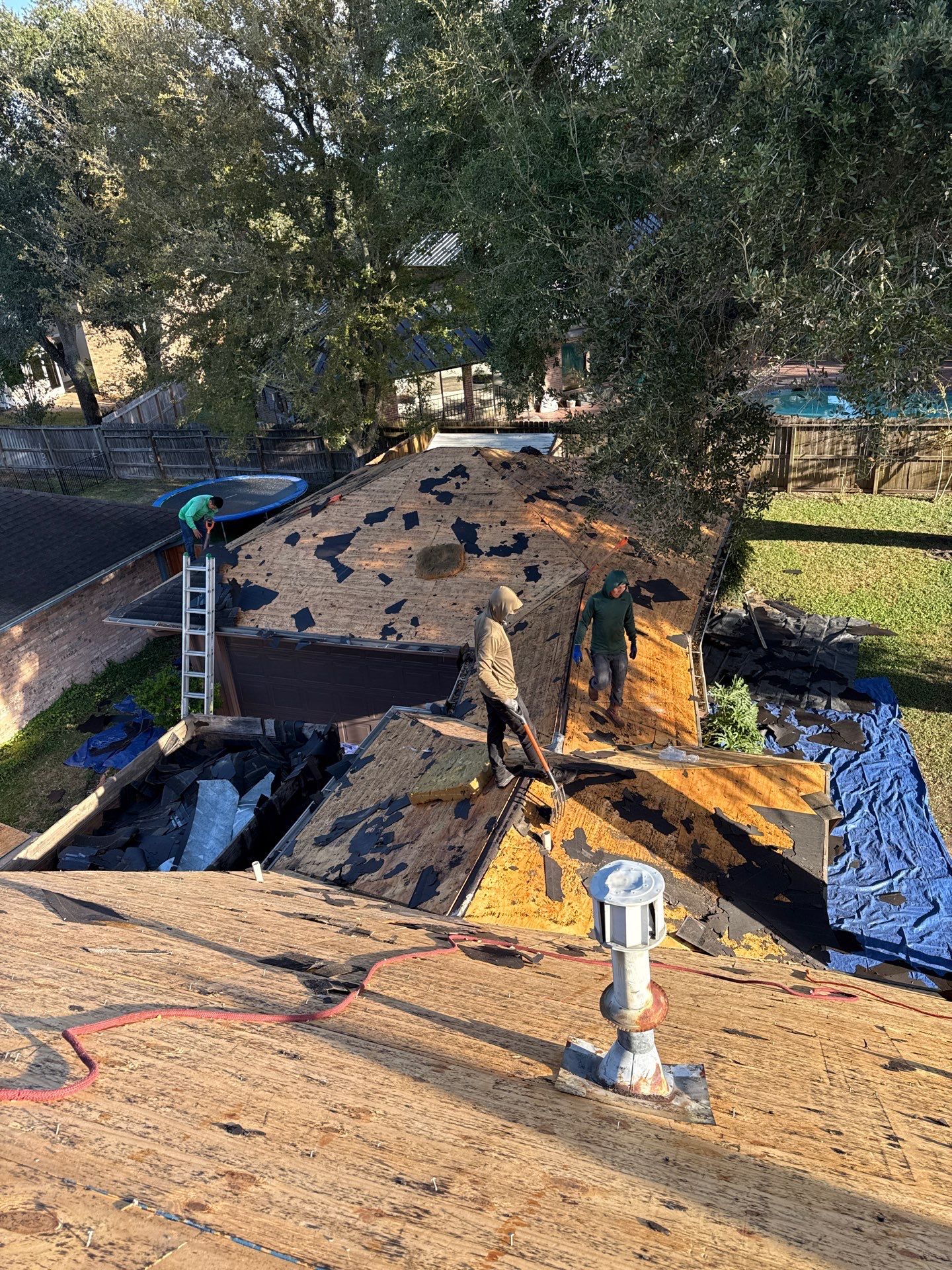 GAF HDZ - Weathered Wood by Elite Roofing LLC
