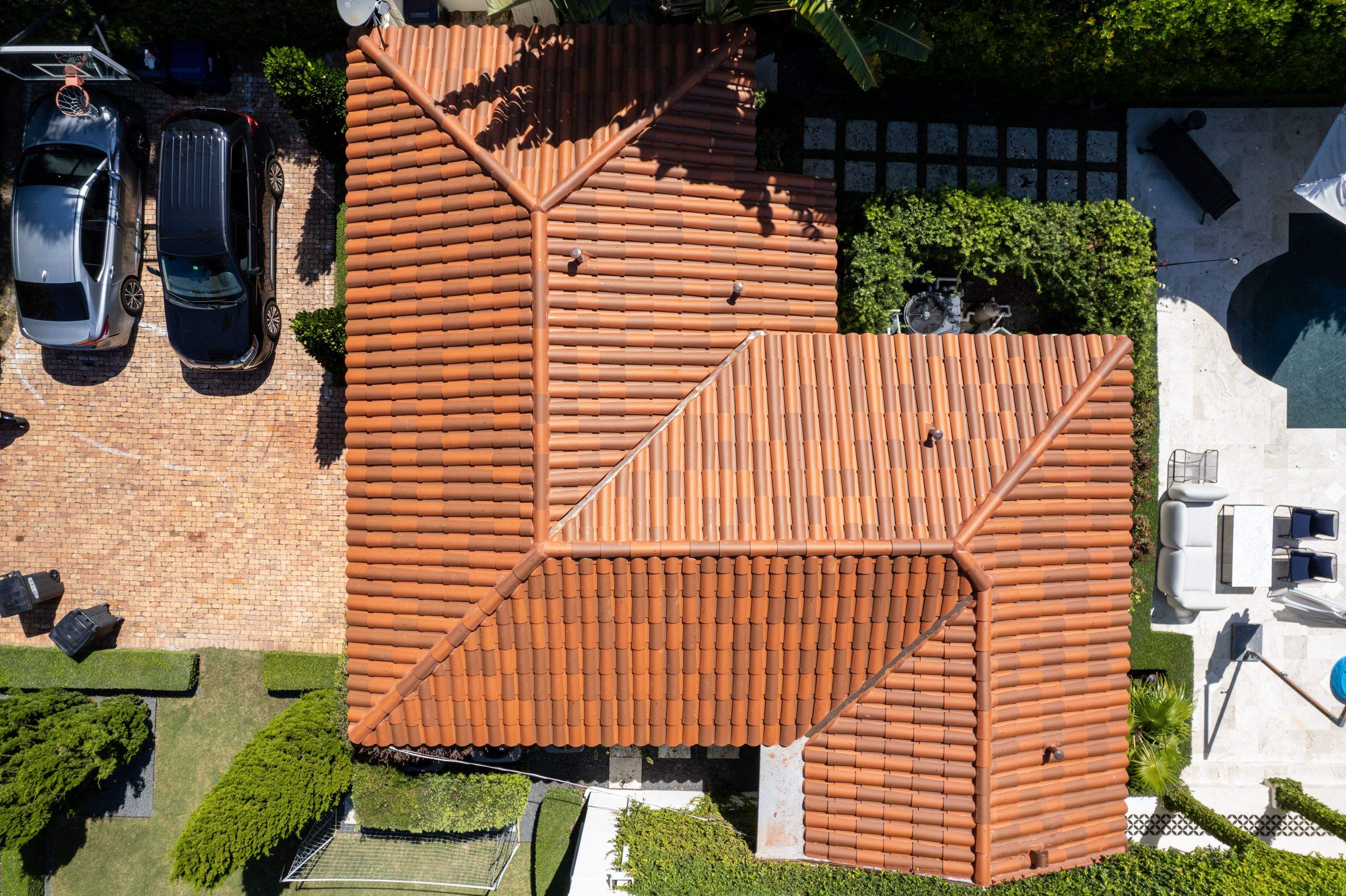 Verea Barrel - Red and Ohio Red Color by Istueta Roofing