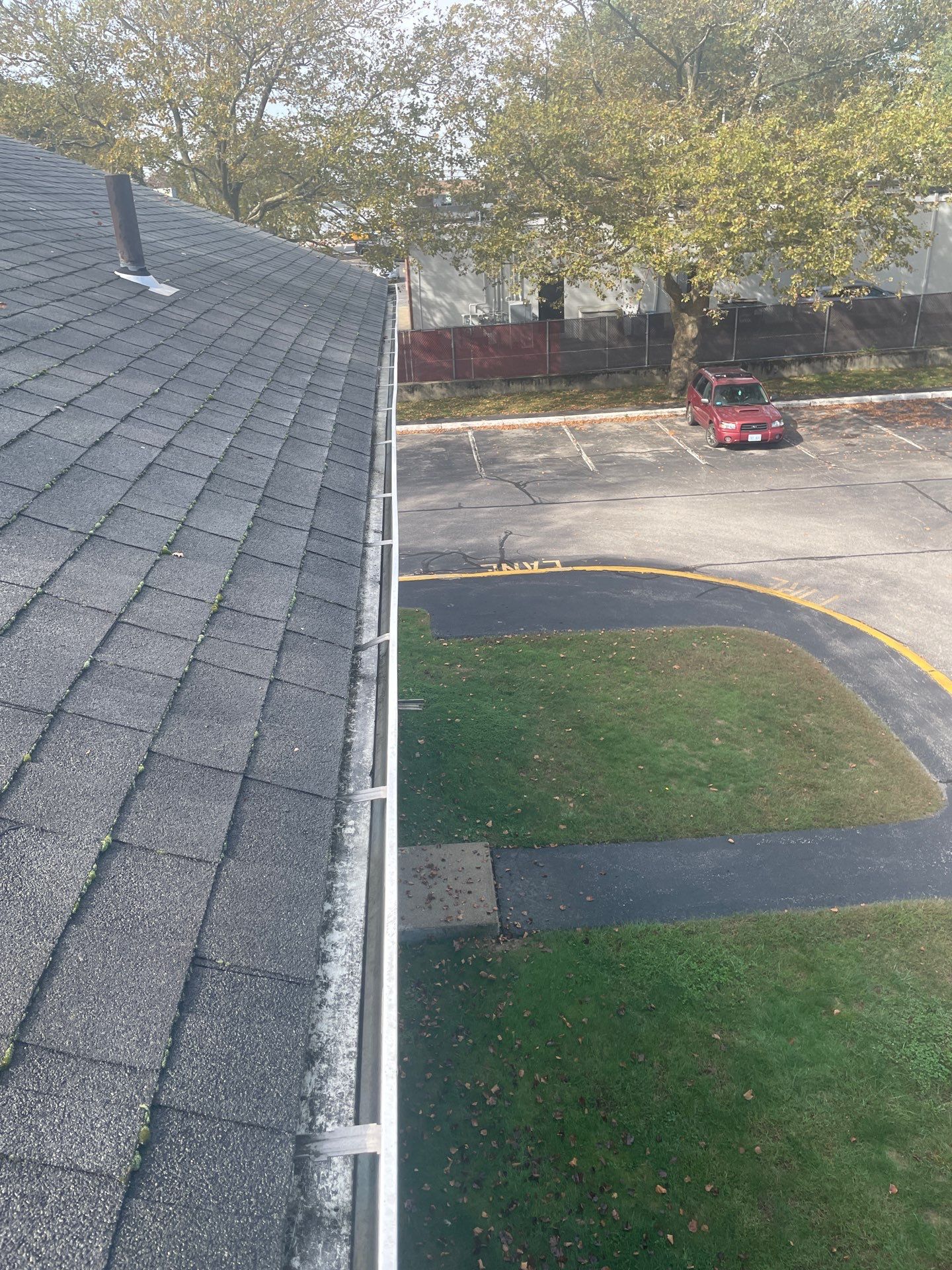 Commercial gutter cleaning Rhode Island after photo with clean gutters