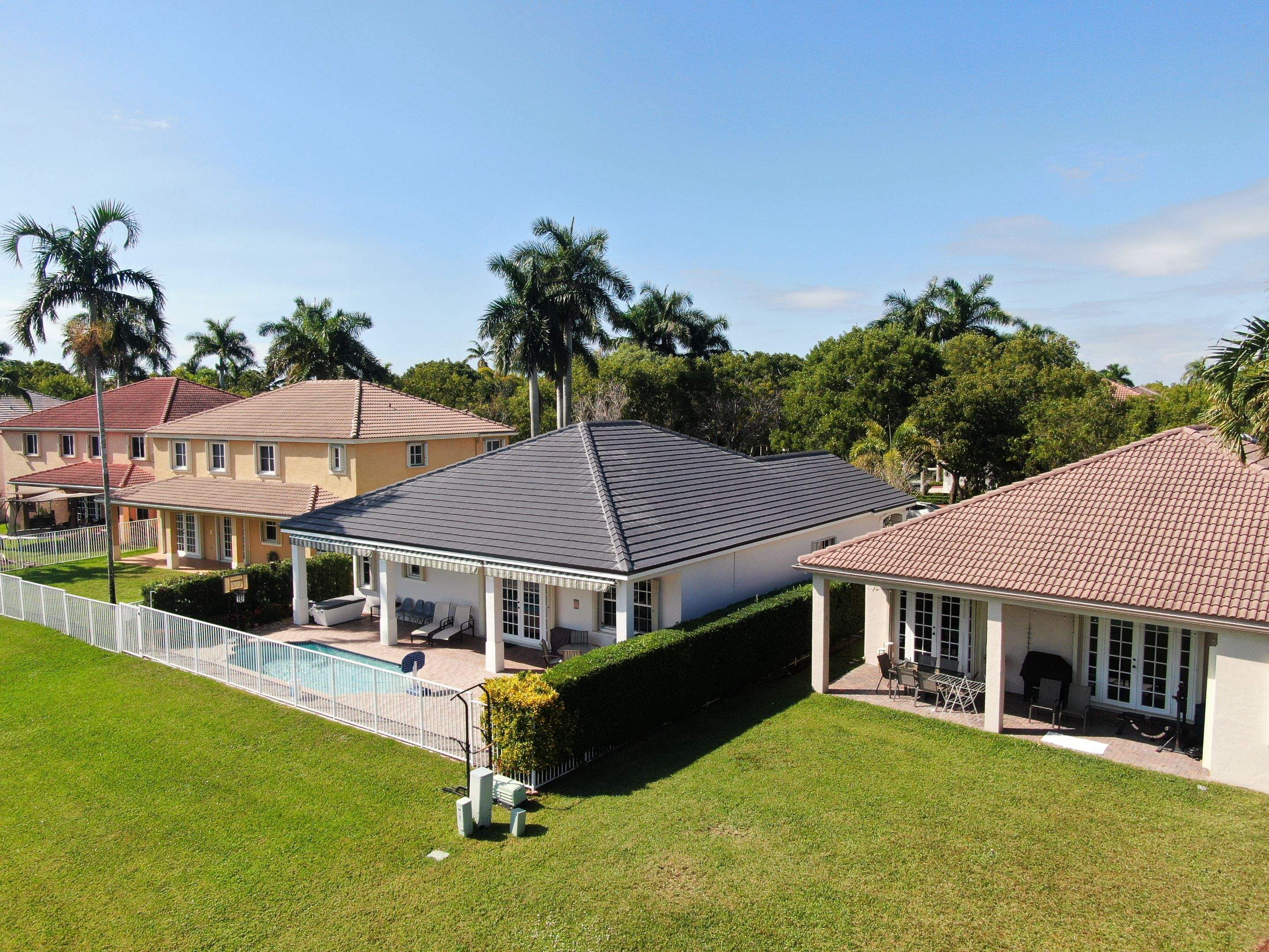Crown - Windsor Slate - Charcoal by Istueta Roofing