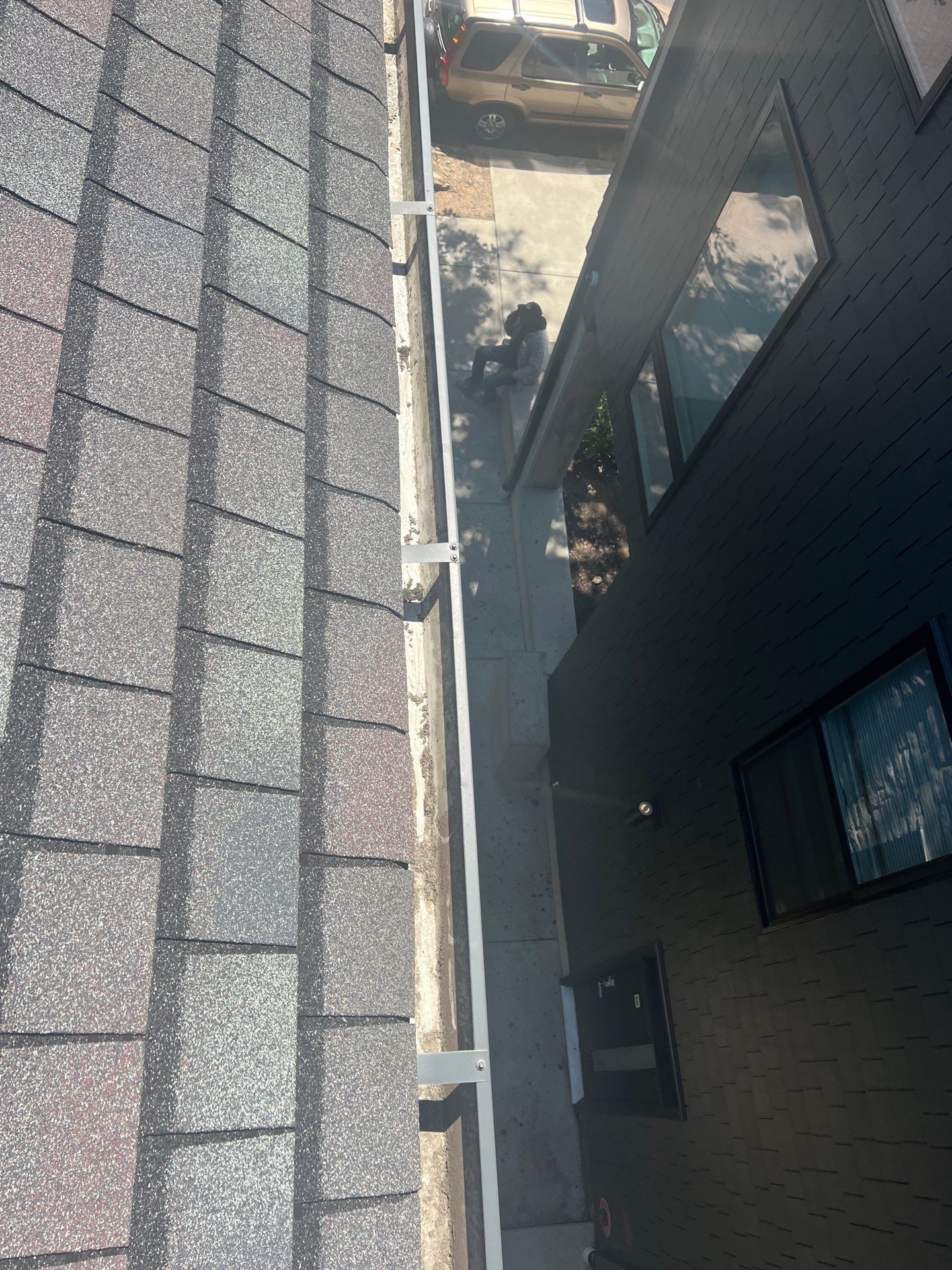 Commercial gutter cleaning Philadelphia after photo with clean gutters