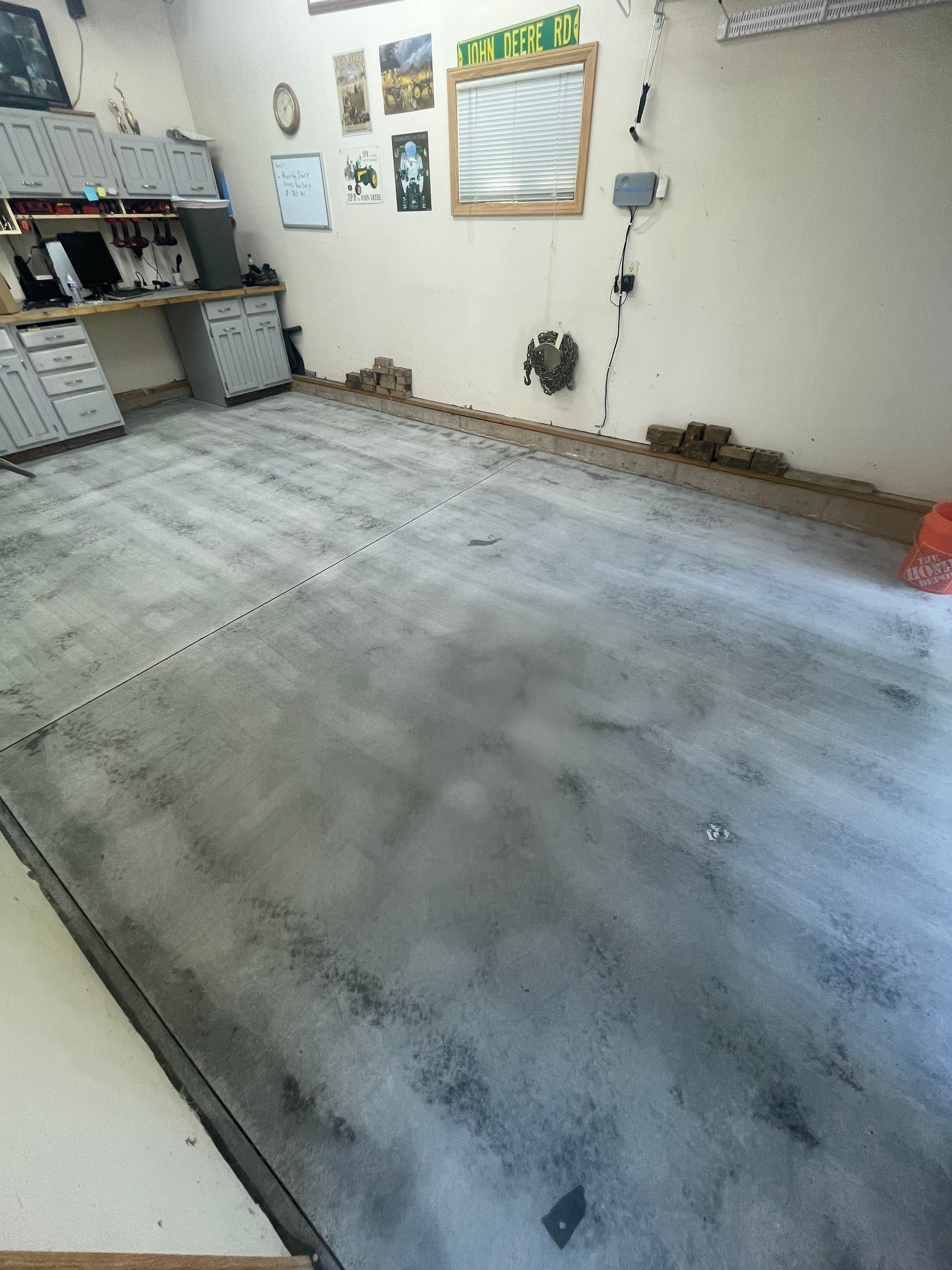 Multi-Stall Garage Floor Coating Installation in Sioux Falls by Select Painting, Coatings & Garage Cabinets