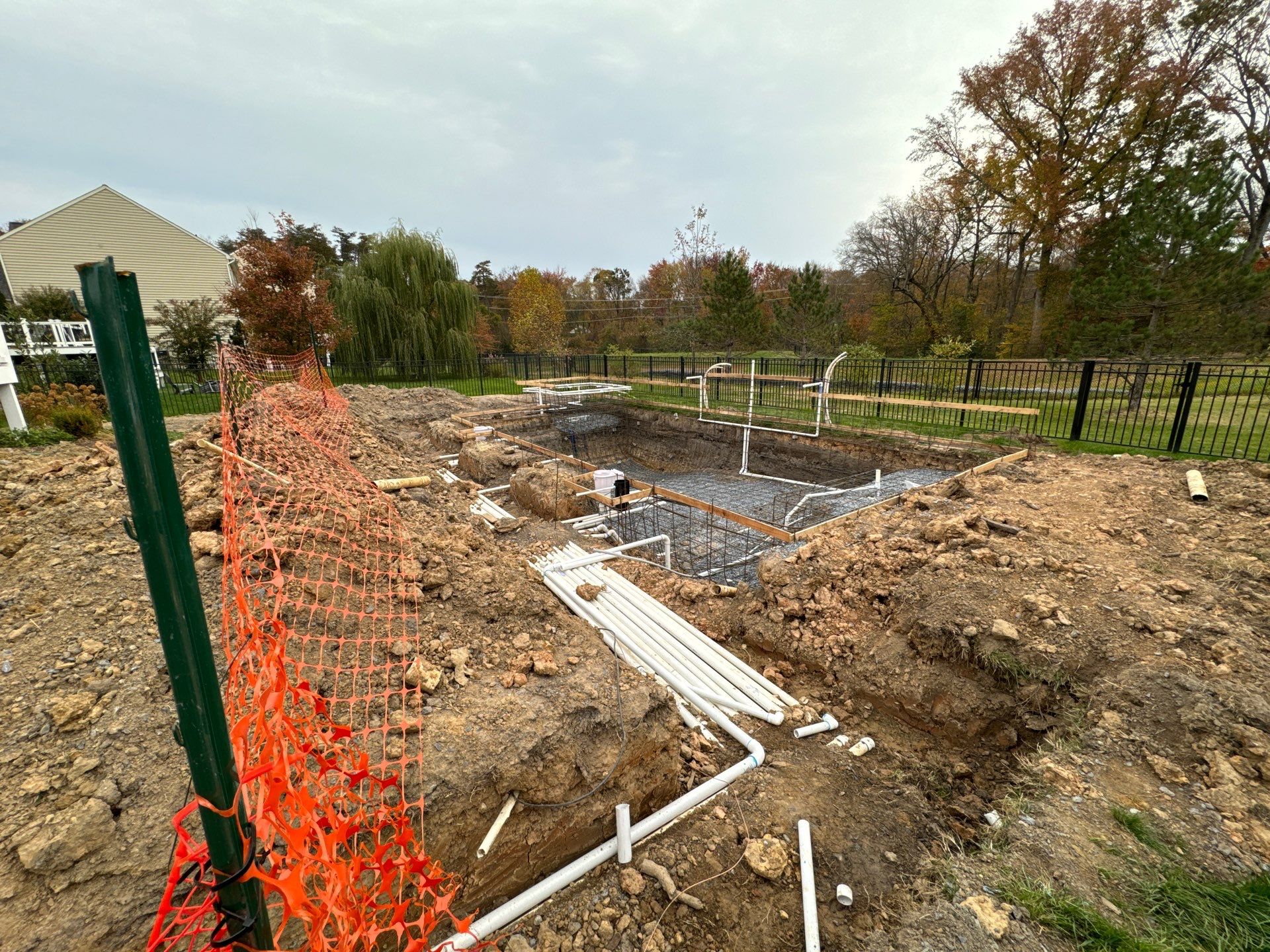 Gunite Pool w/ Spa and Water Features by Elysium Pools