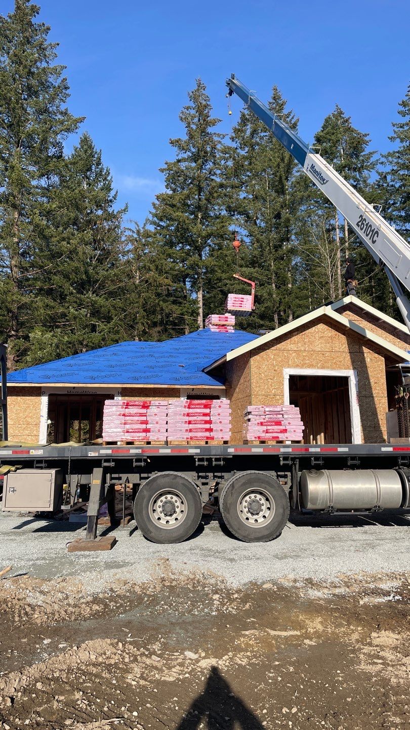 Residential Roofing Installation using OC Oakridge shingles by Top Notch Roofing Inc