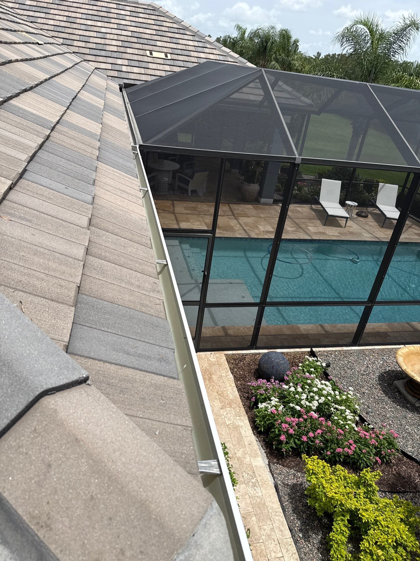 Gutter Cleaning in Winding River Community – Bradenton, FL by Sunshine AquaWash