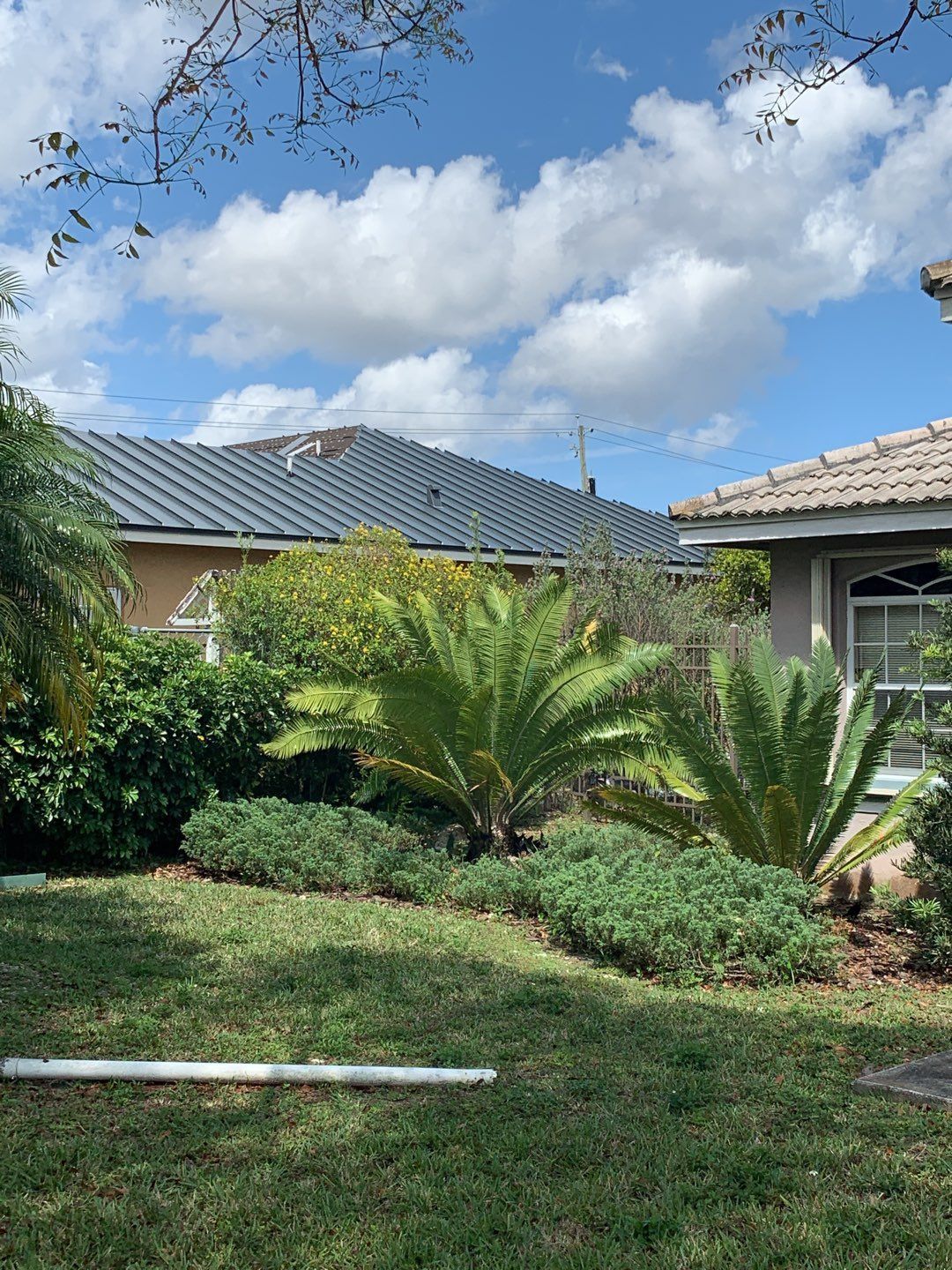 Metal Roof - Galvalume - Charcoal by Istueta Roofing