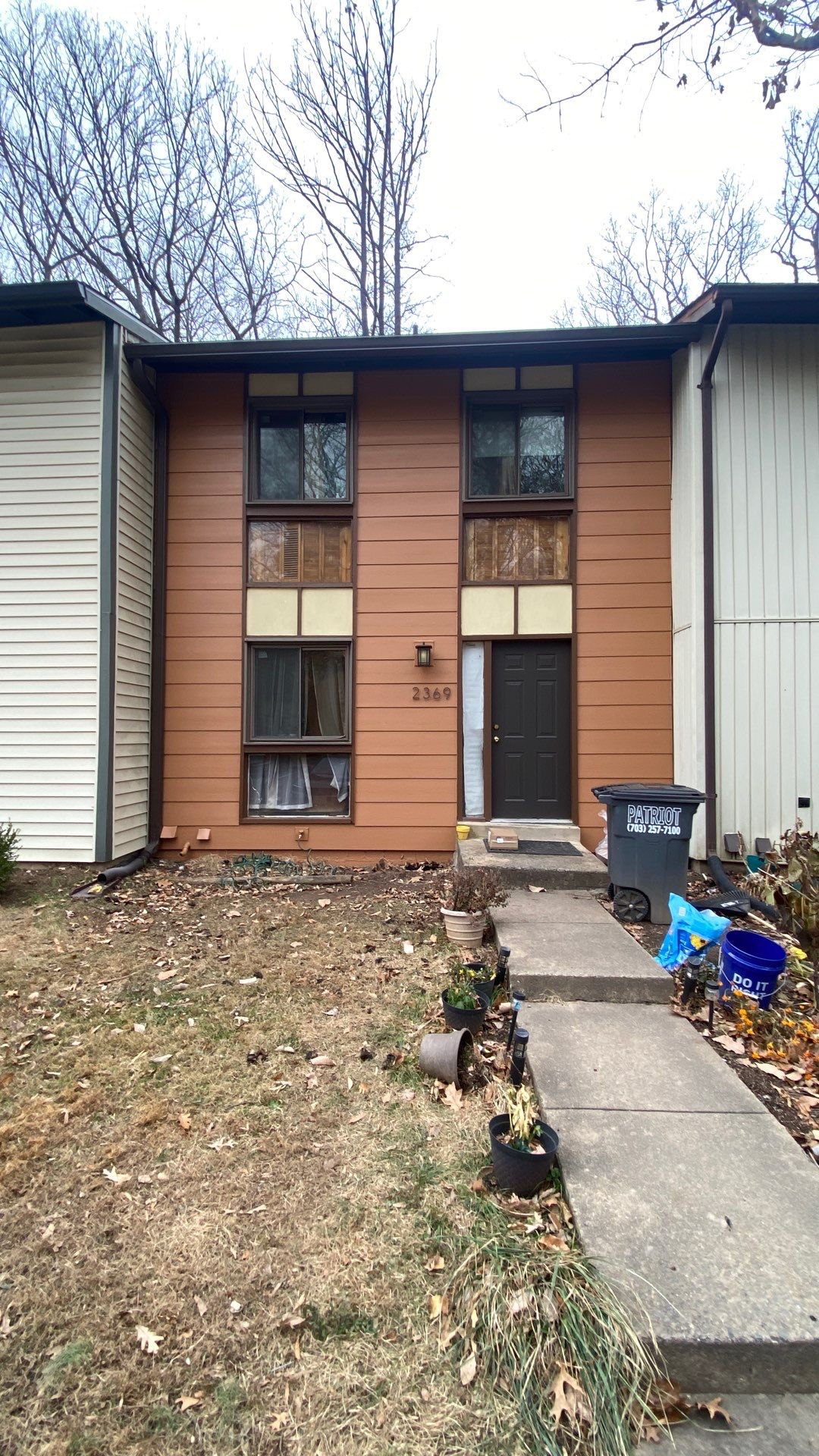Reston: Residential Siding Replacement with James Hardie Statement Beaded Plank in Cappuccino Muffin by RM Banning, Inc.