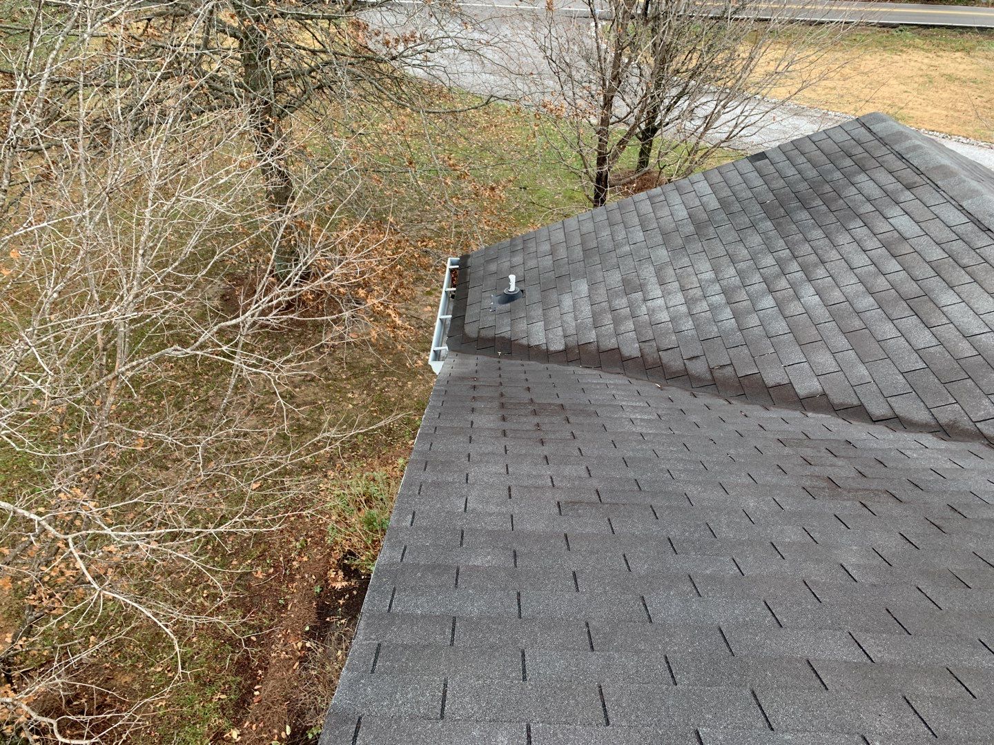Residential Roofing Installation using Owens Corning Oakridge Roofing System by Undersun Roofing 