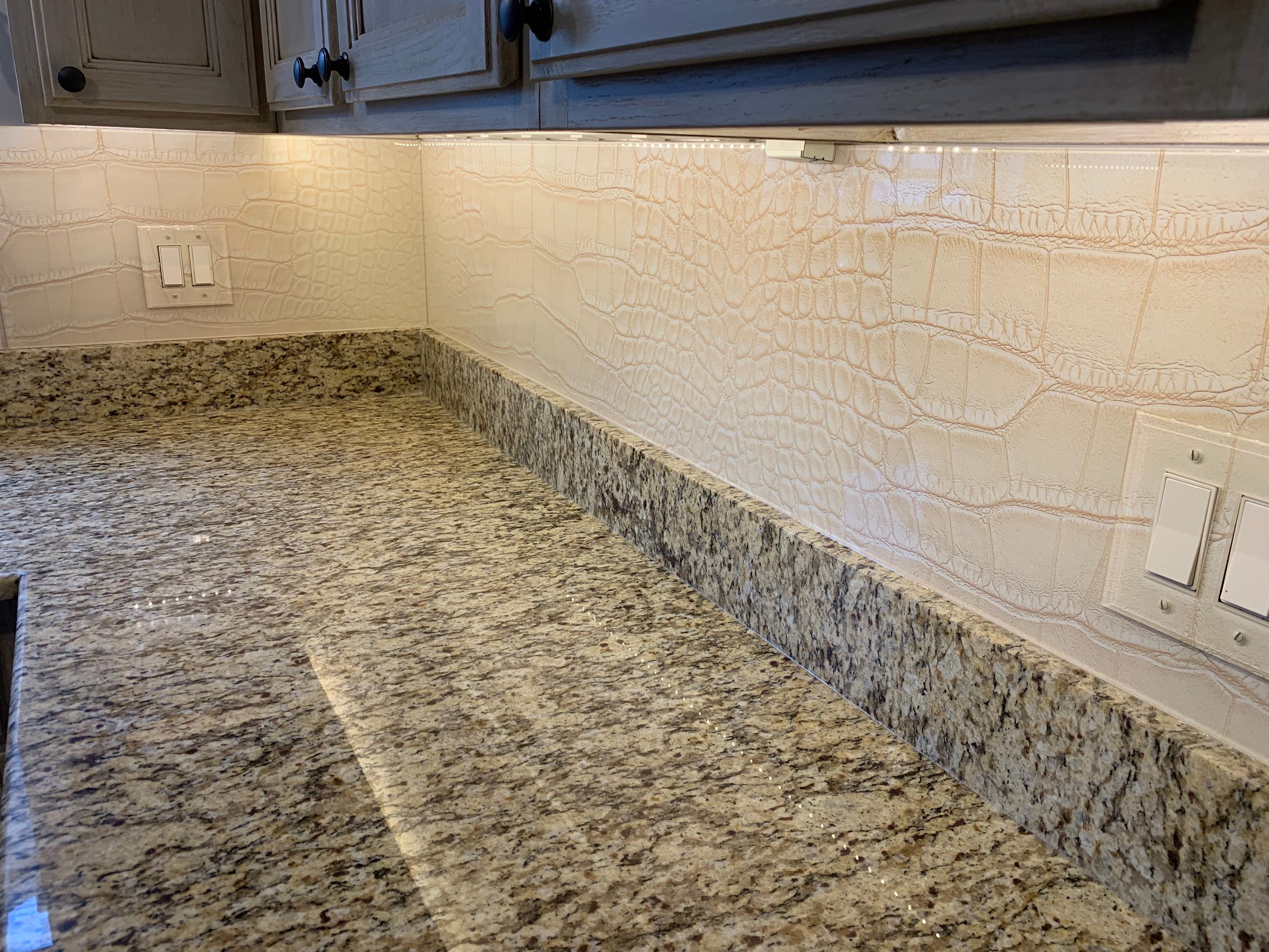Kitchen Remodel using Rockin Croc Latte IMAGIO Solid Glass Backsplash by IMAGIO