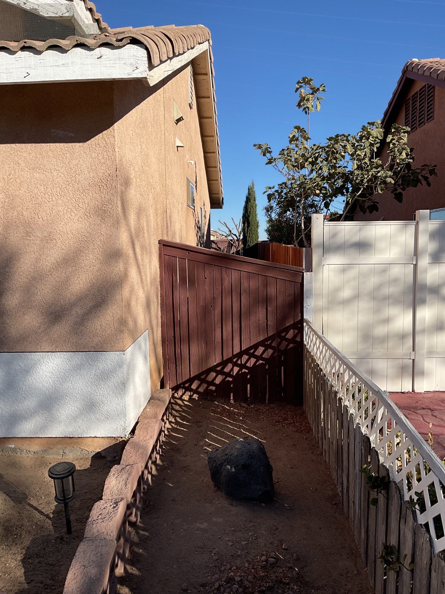 Fence Installation using Vinyl by Fence Guys Inc.