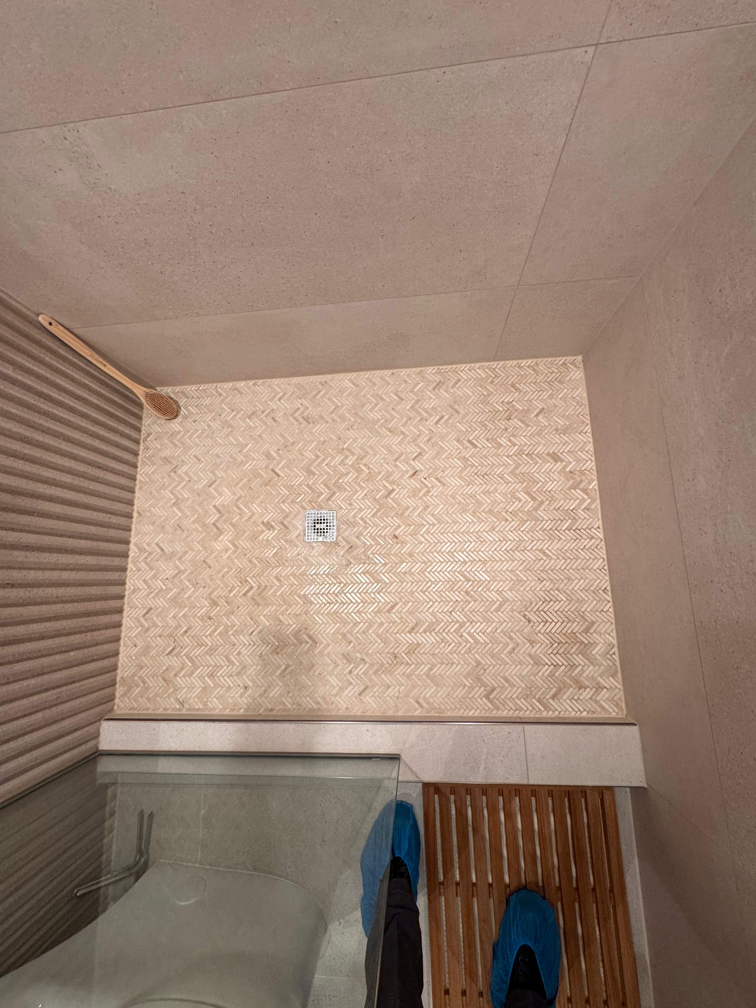 Two bathrooms renovation by Prudencio