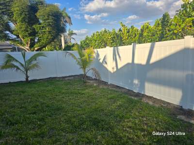 Full Residential Vinyl Privacy Fence Installation in Cape Coral