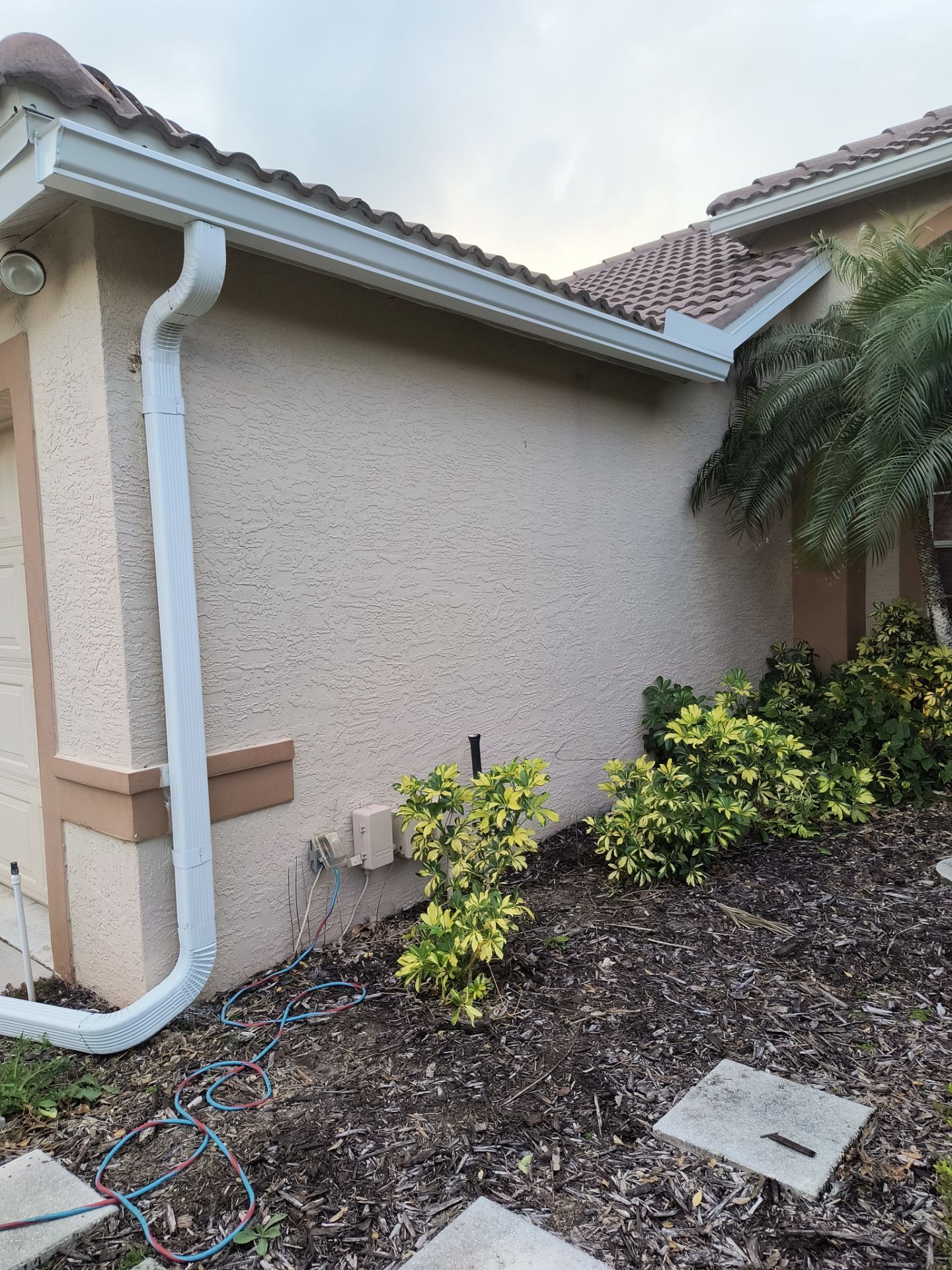7 inch seamless gutters using K-Style Seamless Gutters in Sarasota FL by Gutter Professors