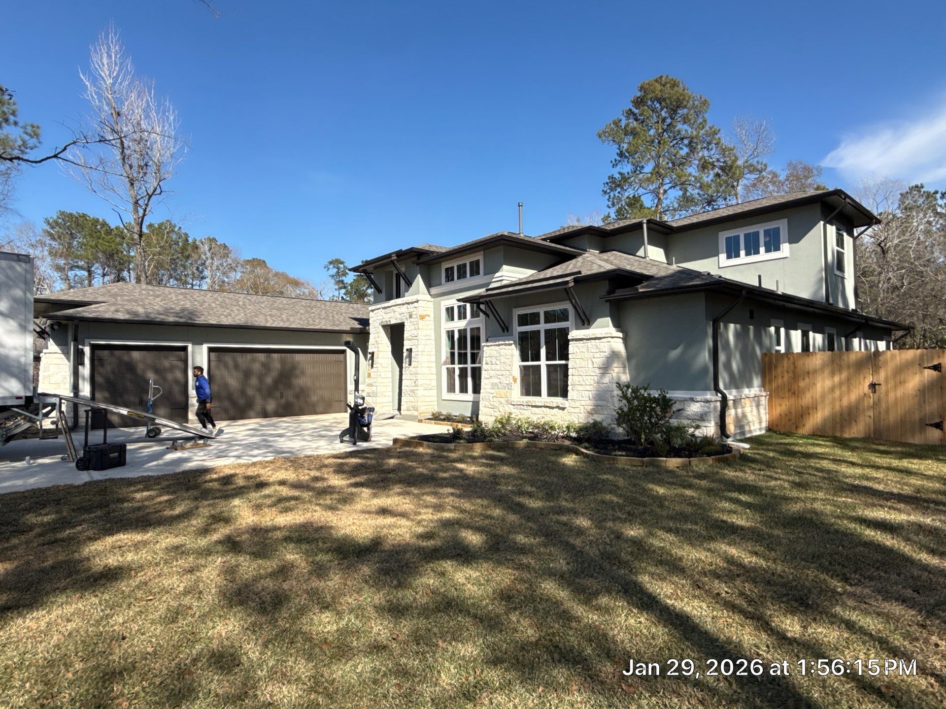 Conroe Elegance: The Elusive Green Stucco Home by Apex Conventional Stucco Llc