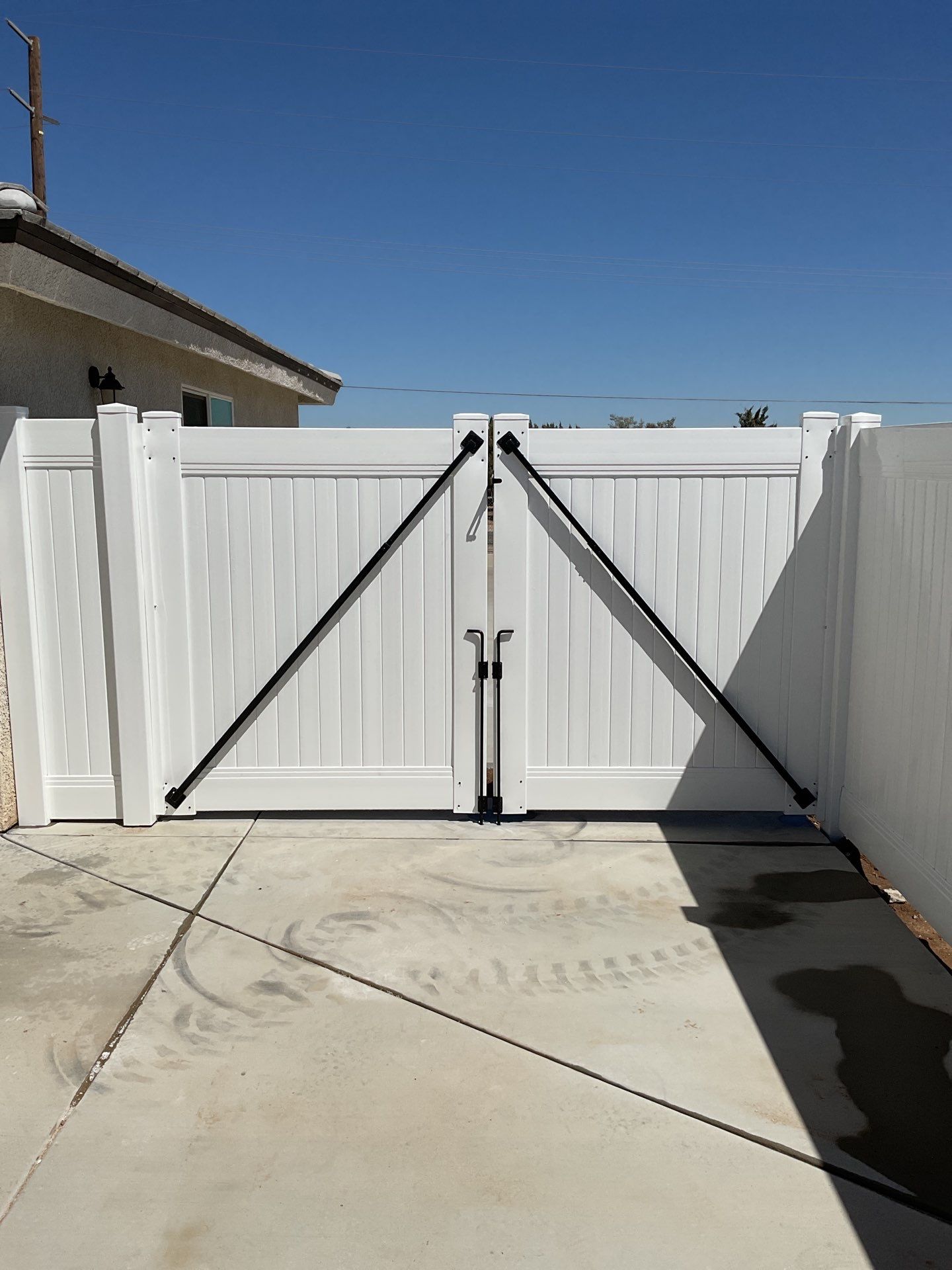 Fence Installation using Vinyl by Fence Guys Inc. 