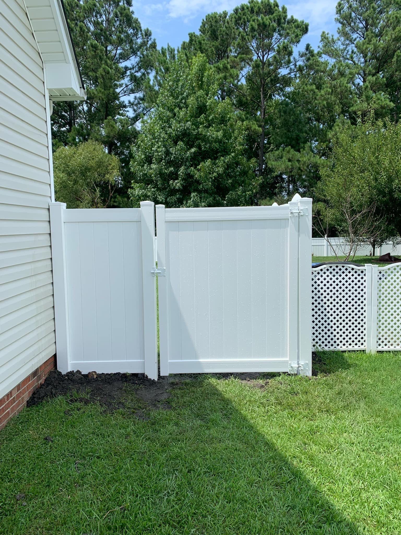 Hamilton Vinyl Privacy Project in Jacksonville by Superior Fence and Rail