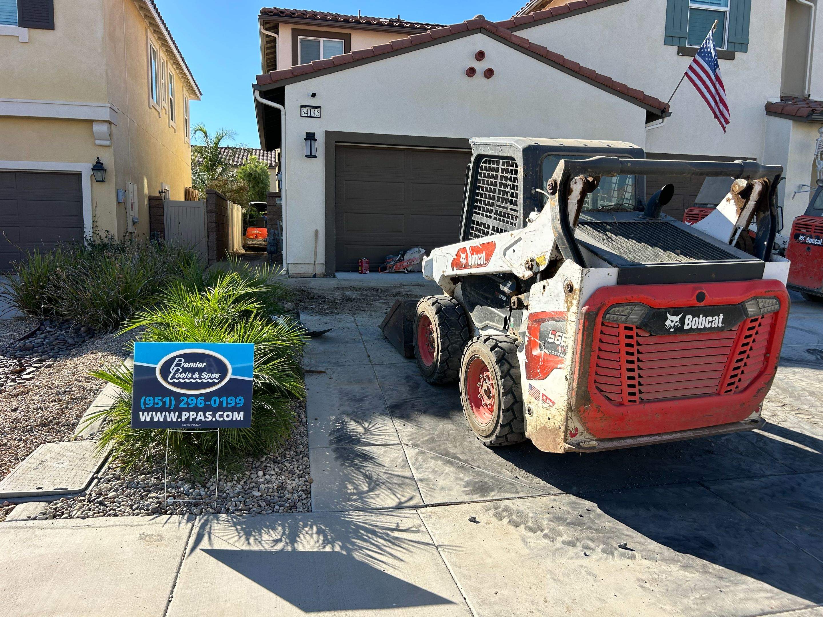 Pool and spa in a tight yard by Premier Pools and Spas Temecula