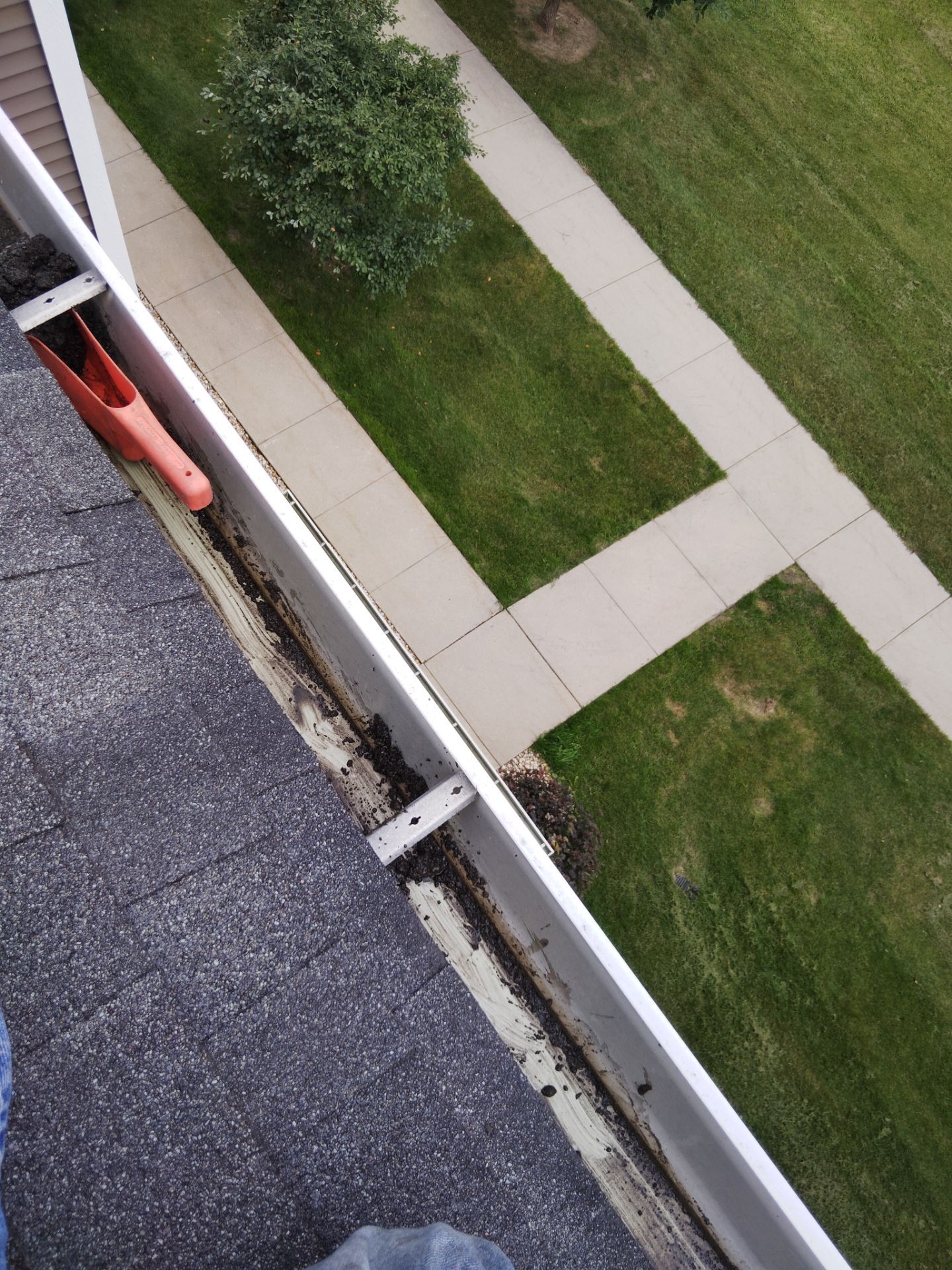Commercial gutter cleaning La Crosse, WI after photo with clean gutters
