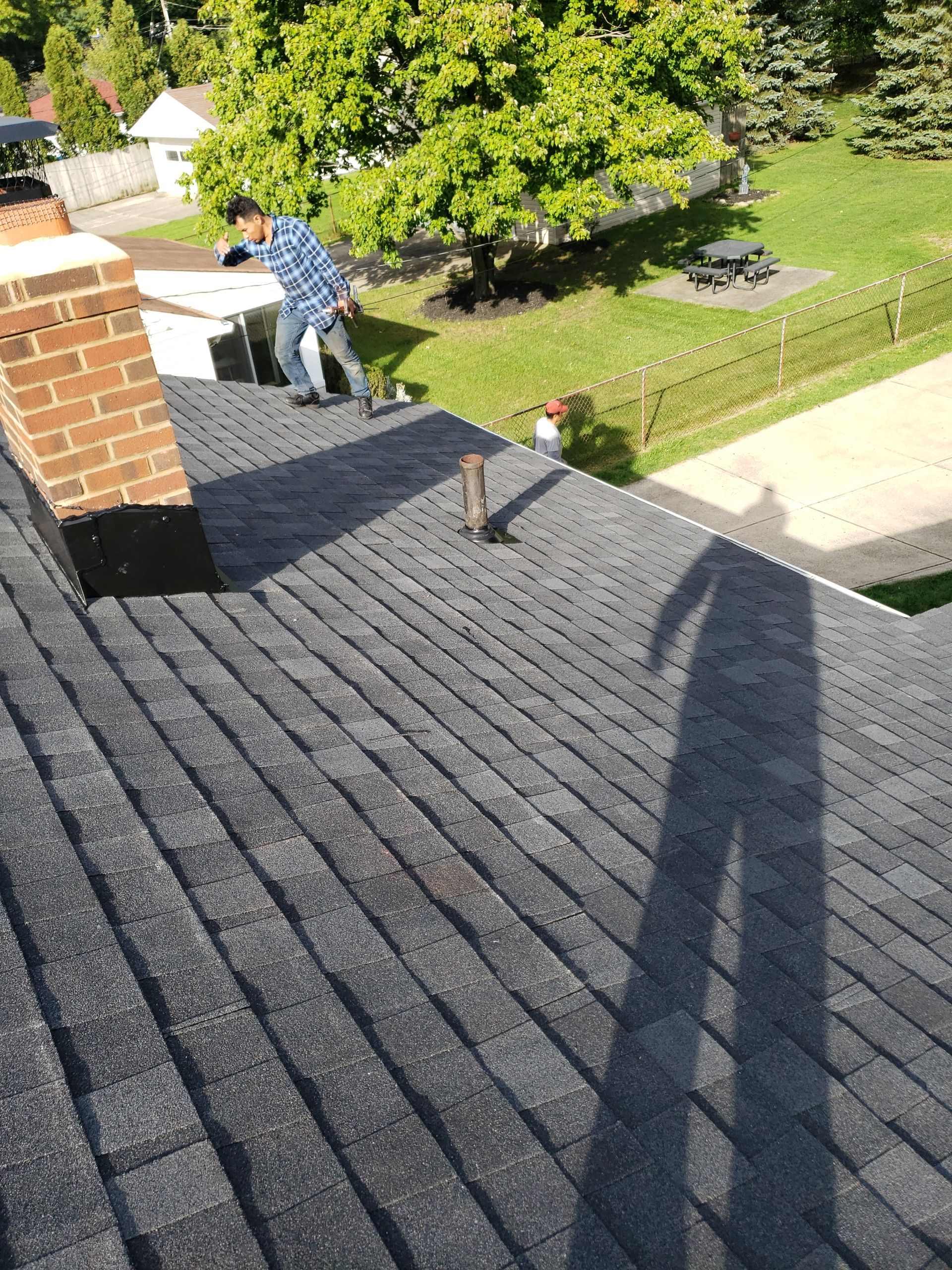 ATLAS PINNACLE COLOR: PRISTINE BLACK SHADOW DRIP EDGE: WHITE by Eagle Eye Roofing