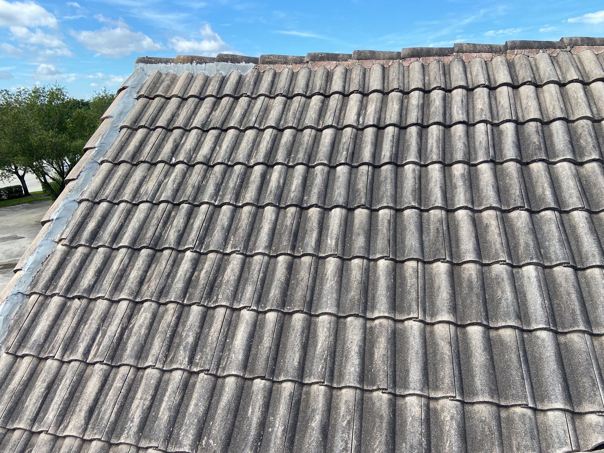 Commercial Roof Cleaning Coral Springs by BKB Pressure Cleaning LLC