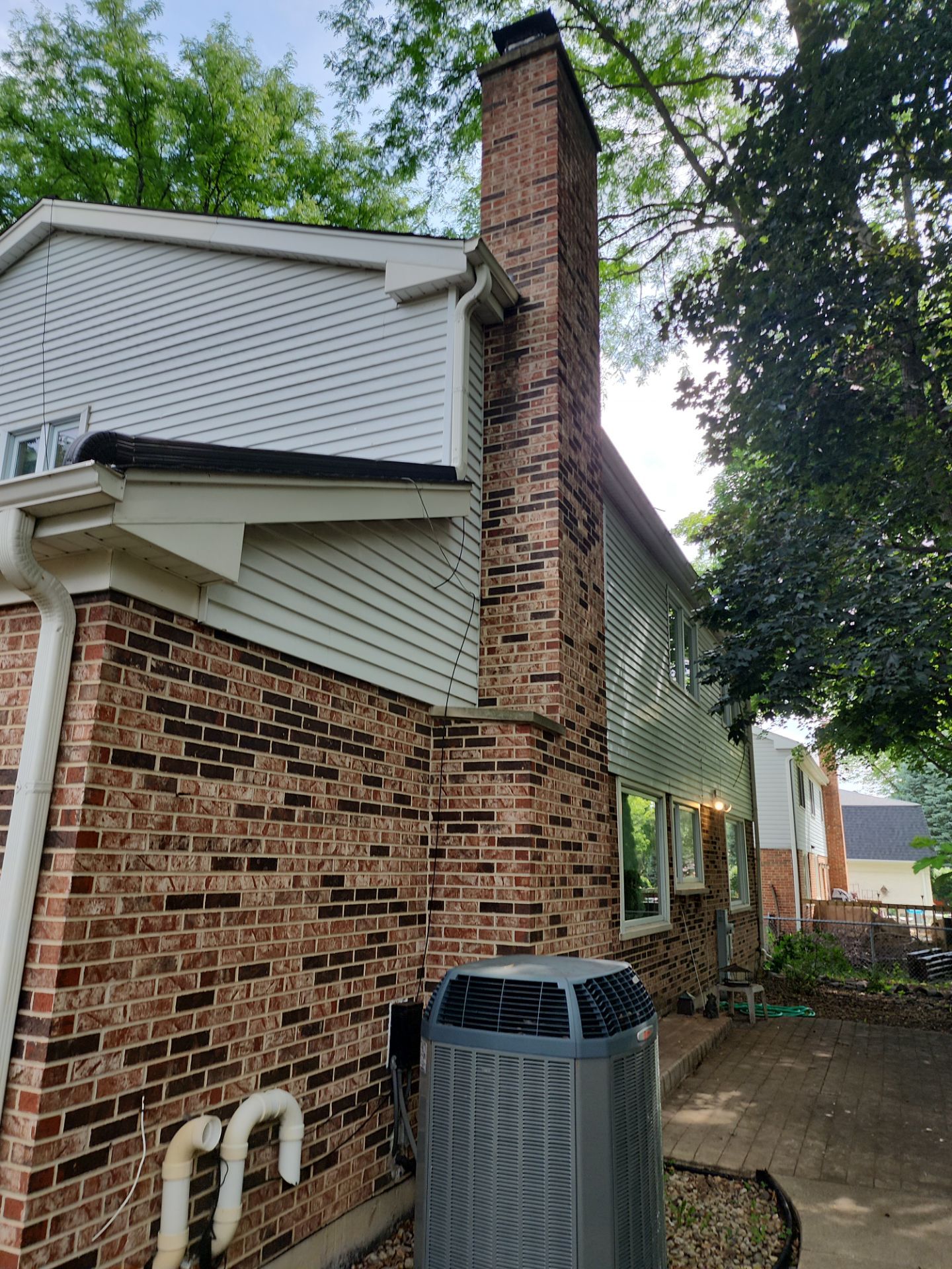 Palatine house wash and concrete power washing by Northern Power Washing LLC.
