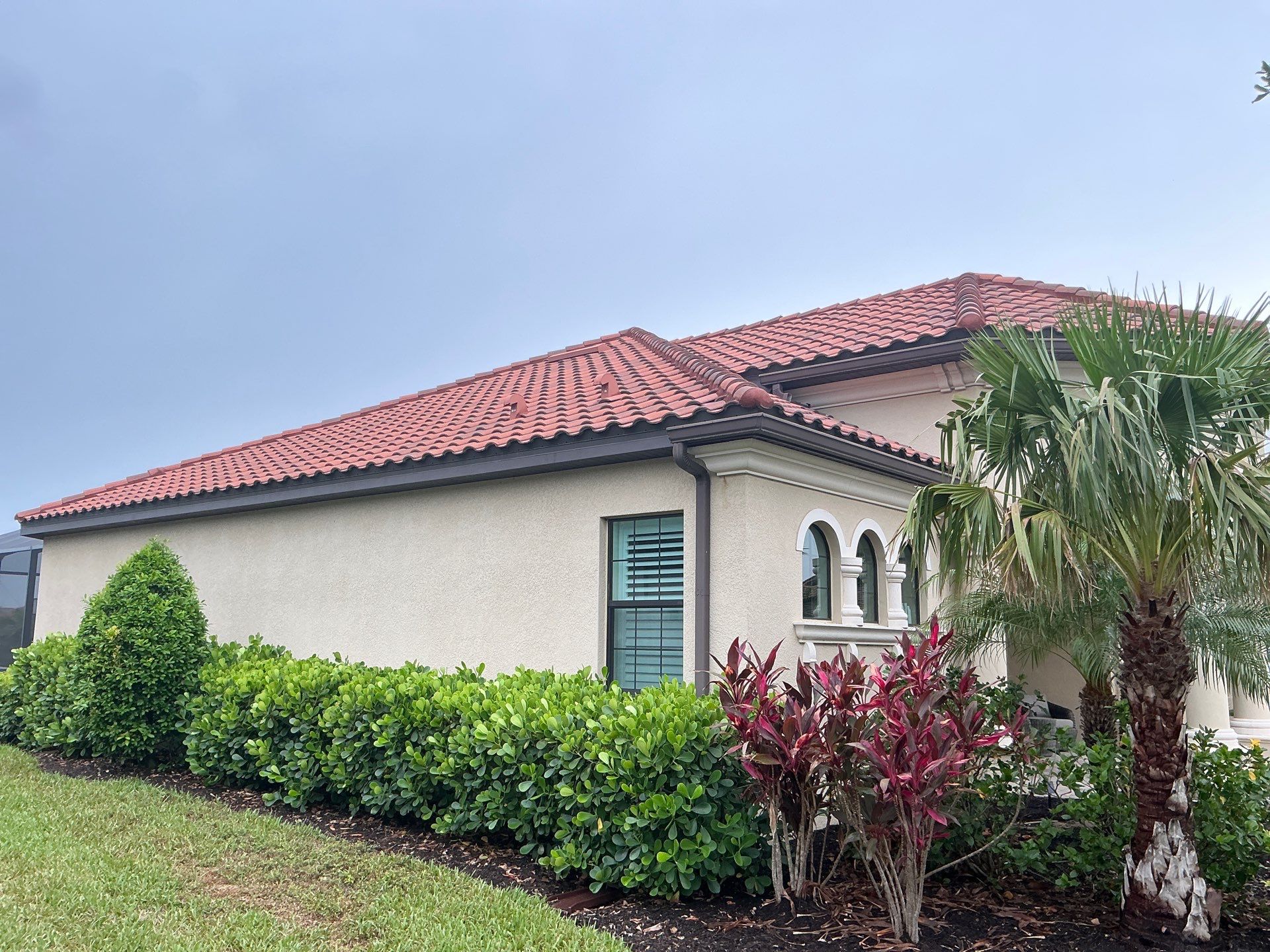 Musket Brown Seamless Gutters using Musket Brown Seamless Gutters in Brudenton by Gutter Professors