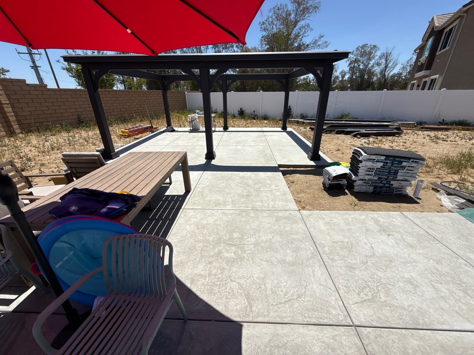 Clean lines with this pool and spa by Premier Pools and Spas Temecula