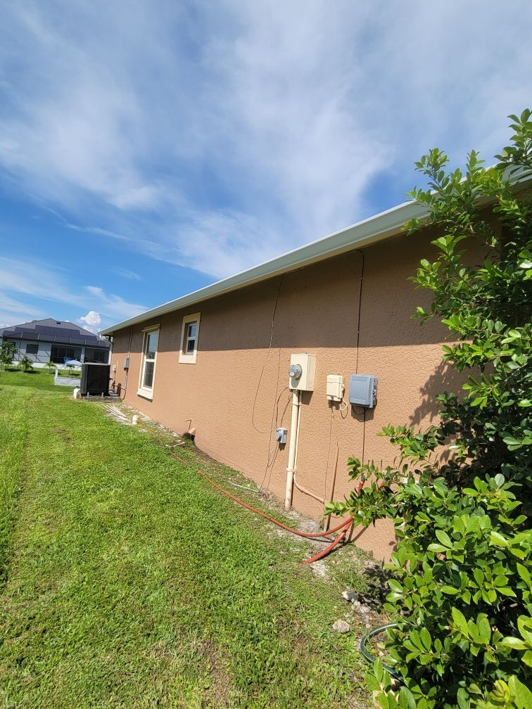 Linen seamless gutters and downspouts installation in Sarasota, FL by Gutter Professors
