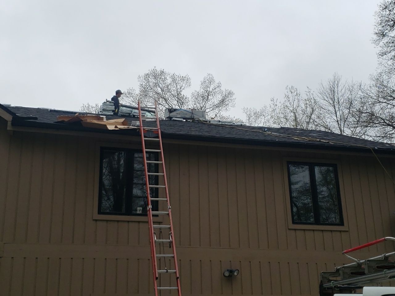 Brand: Atlas Pinnacle Color: Pristine Scotchgard Black Drip: Black by Eagle Eye Roofing