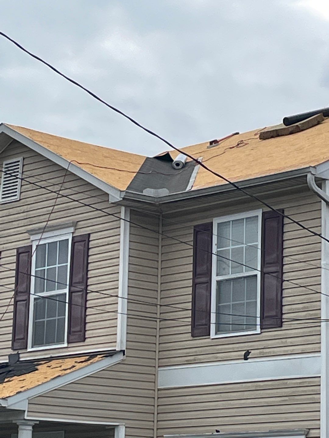 Residential Roofing Installation using Owens Corning TruDef Oakridge Roofing System by Undersun Roofing 
