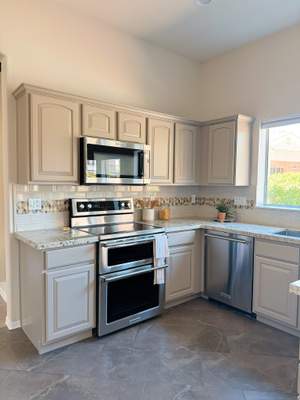 Mission Cove Ln - Cabinets