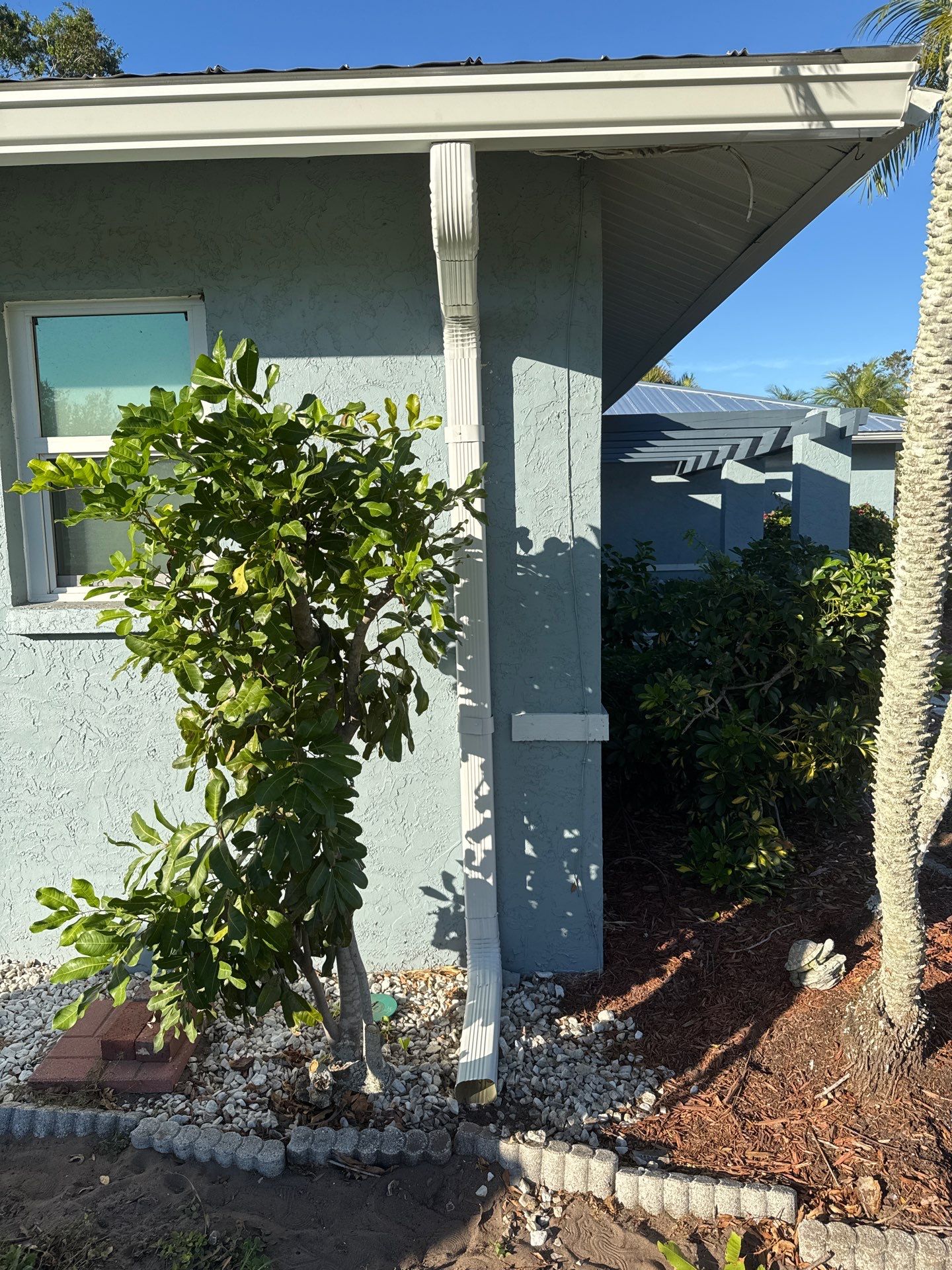 6-Inch Seamless Gutters in Sarasota FL by Gutter Professors