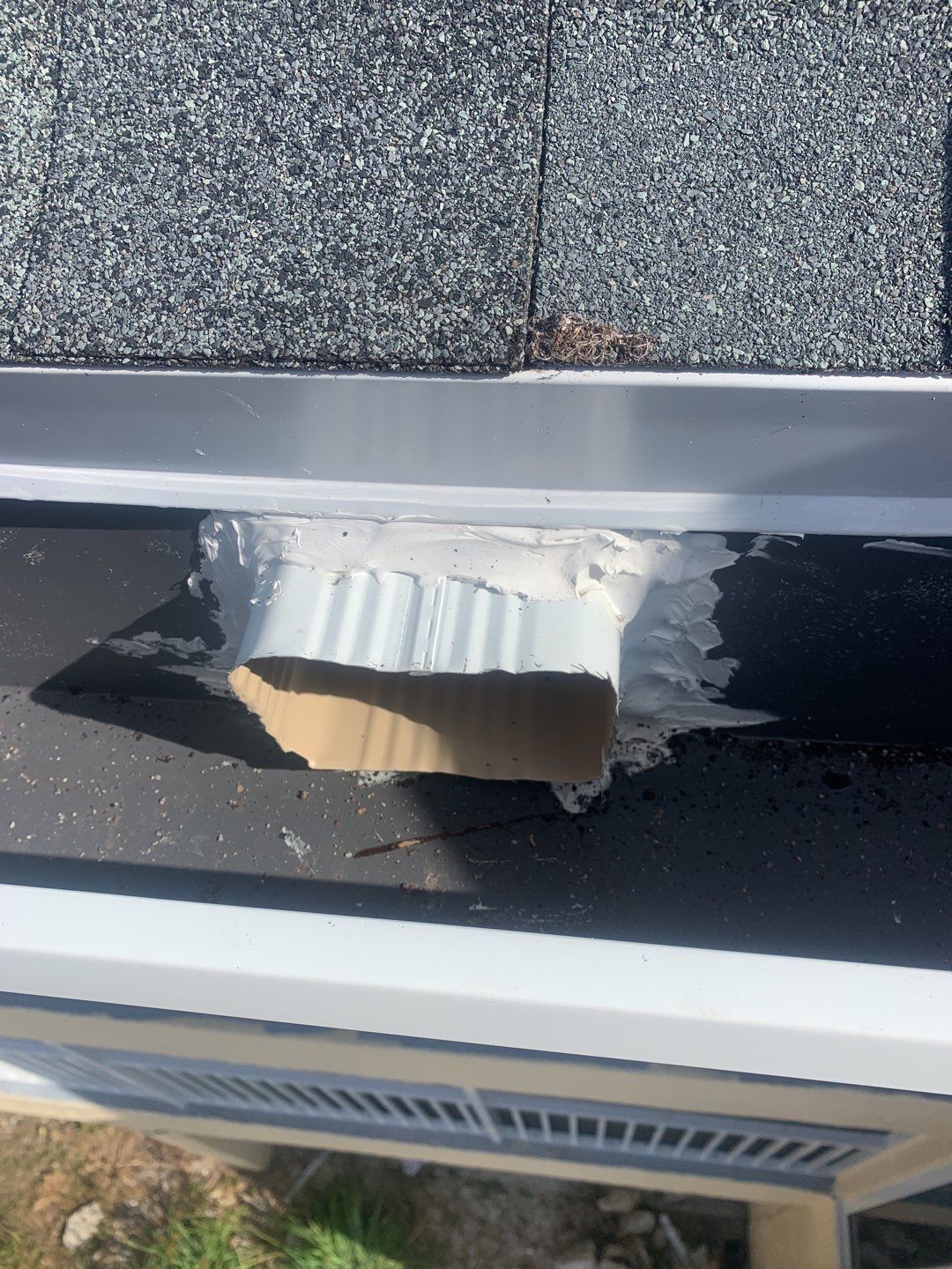 Commercial White Gutter Installation un Sanibel FL by Gutter Professors