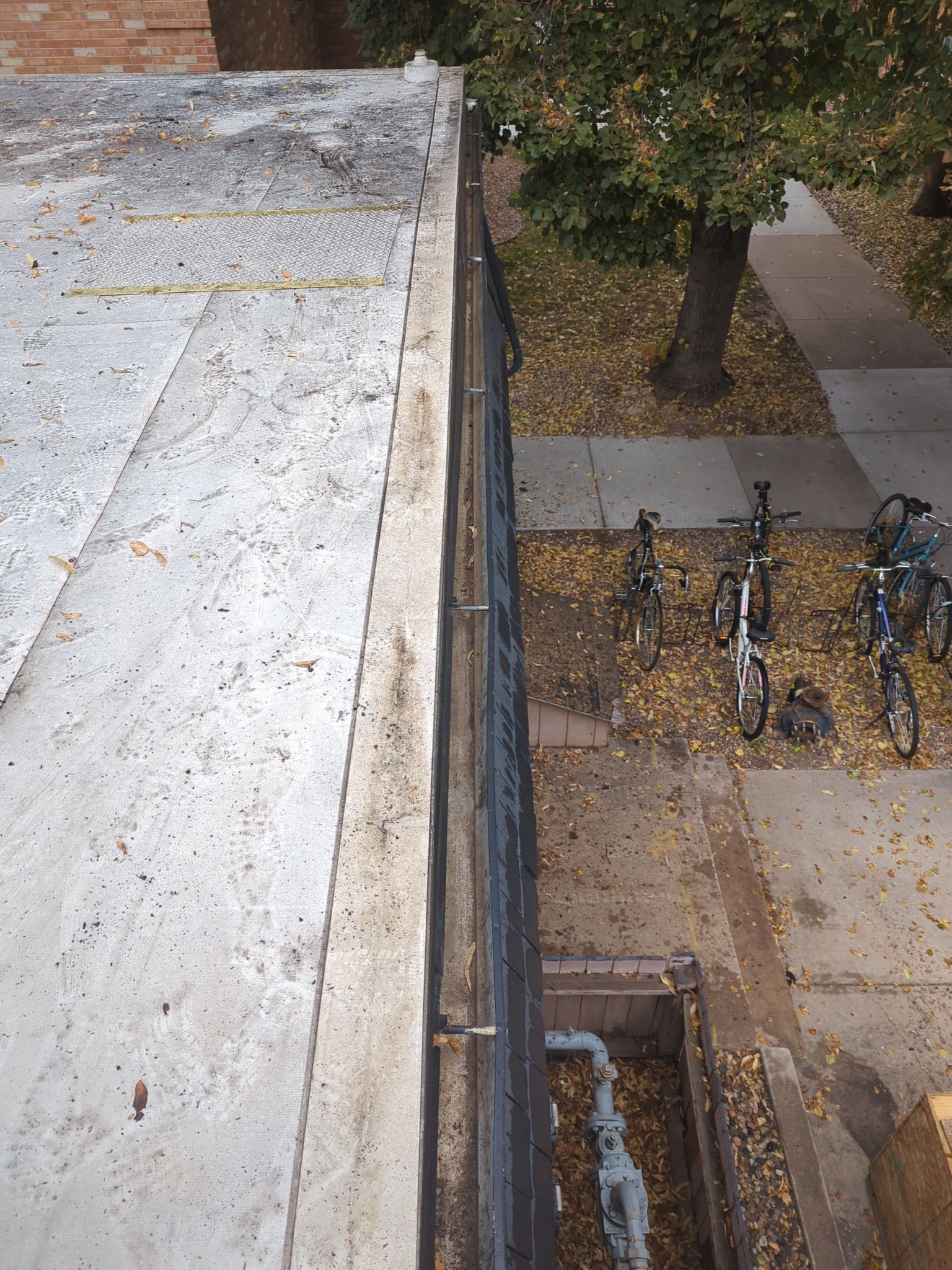 Commercial gutter cleaning Fort Collins / Loveland after photo with clean gutters