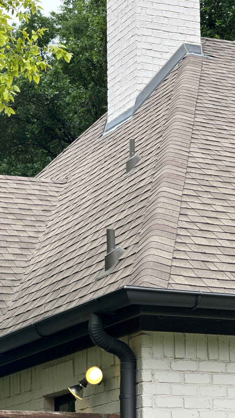 White brick with GAF Weathered Wood by Tejas Roofworks + Restoration