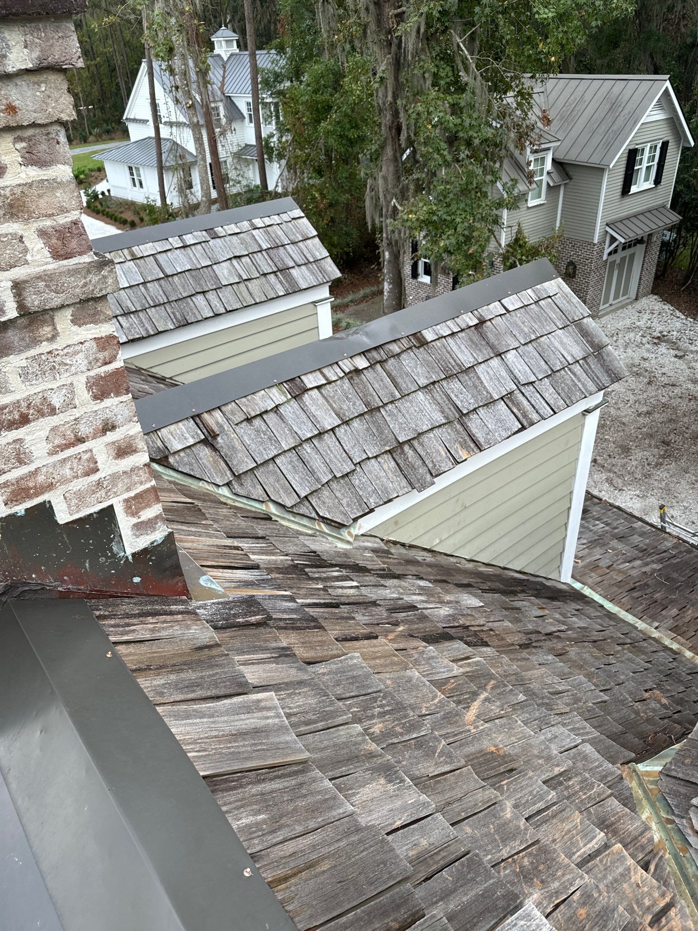 A Ford Plantation Classic by A Good Roofer Near Me 