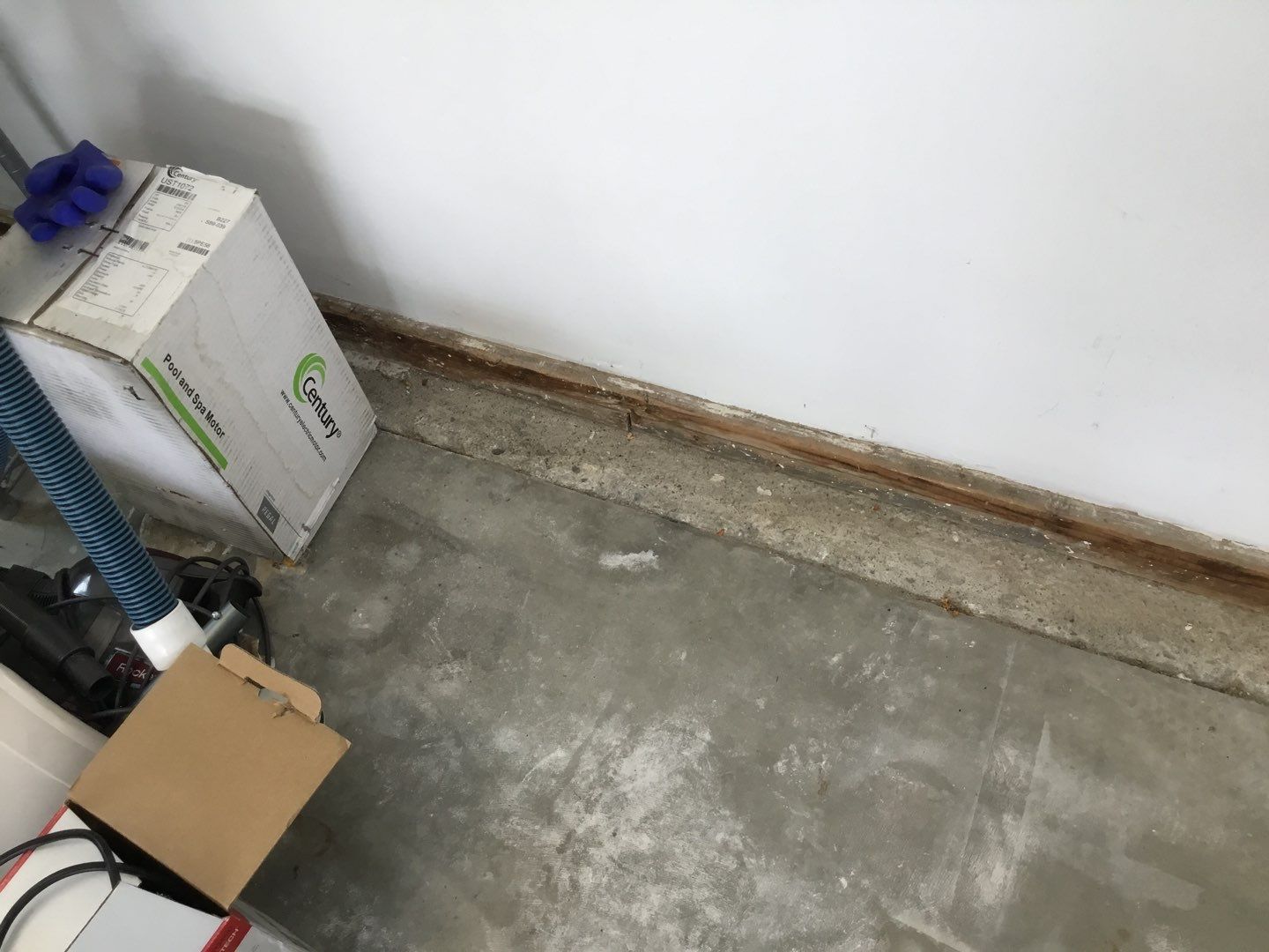 Garage in Shrewsbury, MA 01545 by Symphony Concrete Coatings