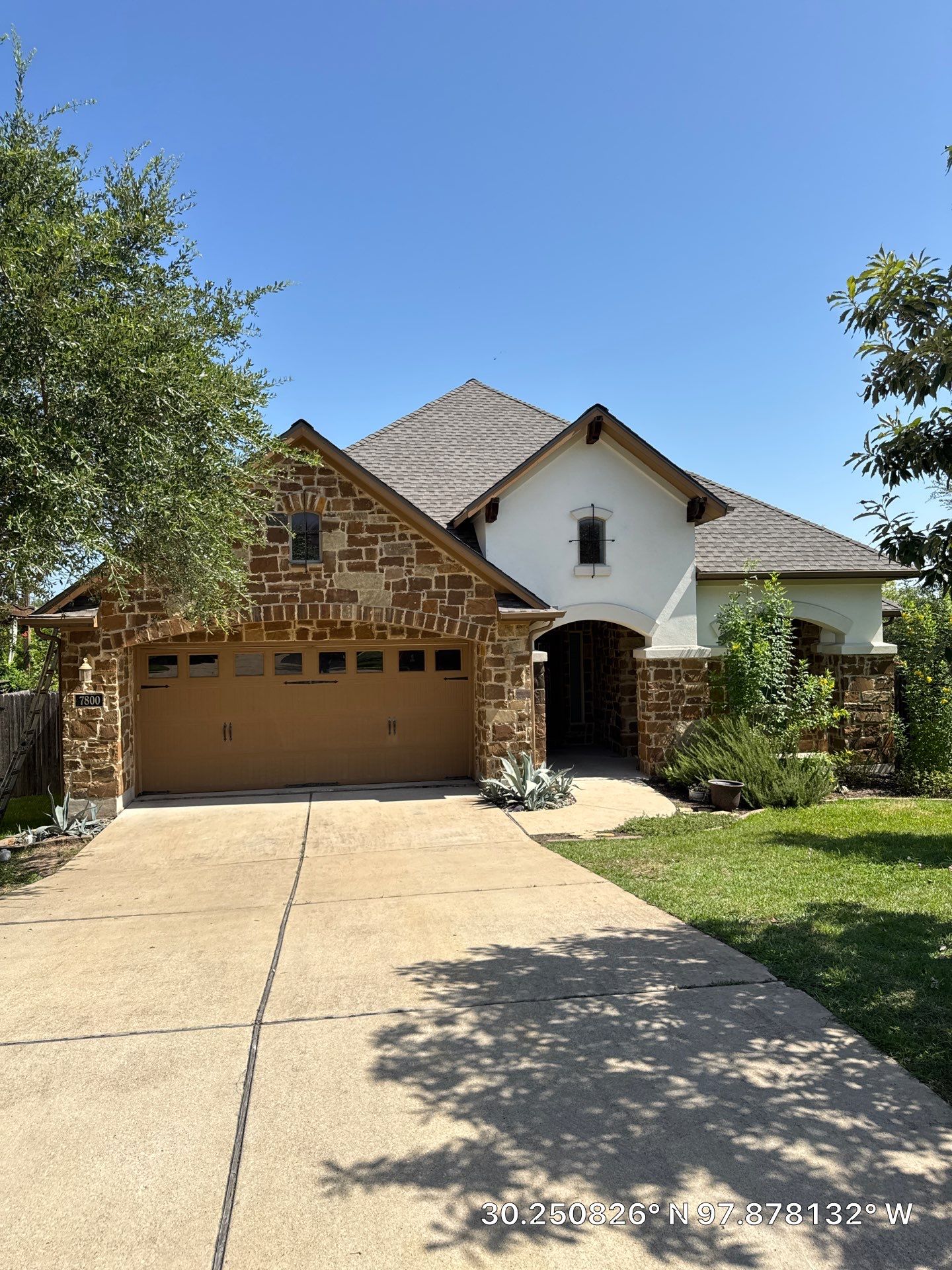 GAF UHDZ - Weathered Wood by Elite Roofing LLC