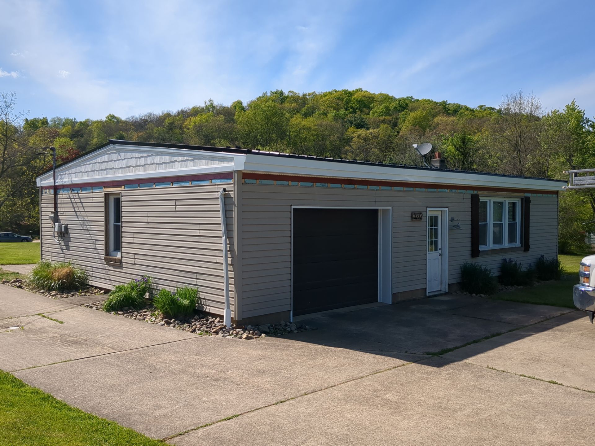 Metal Roofing and Vinyl Siding Replacement in Lewisburg by Esh Builders