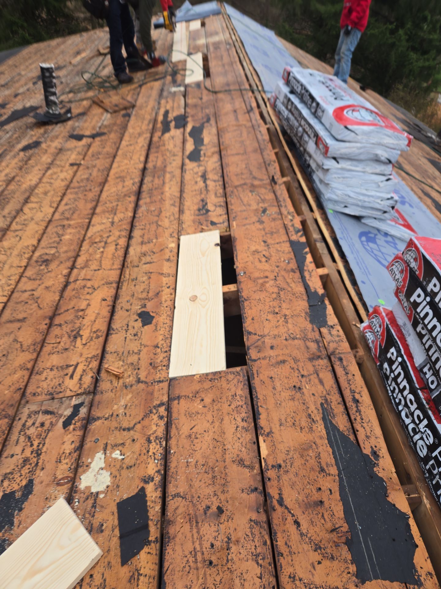 Sarah S: Atlas Pinnacle, Color, Pewter, Drip Edge, Color, White by Eagle Eye Roofing
