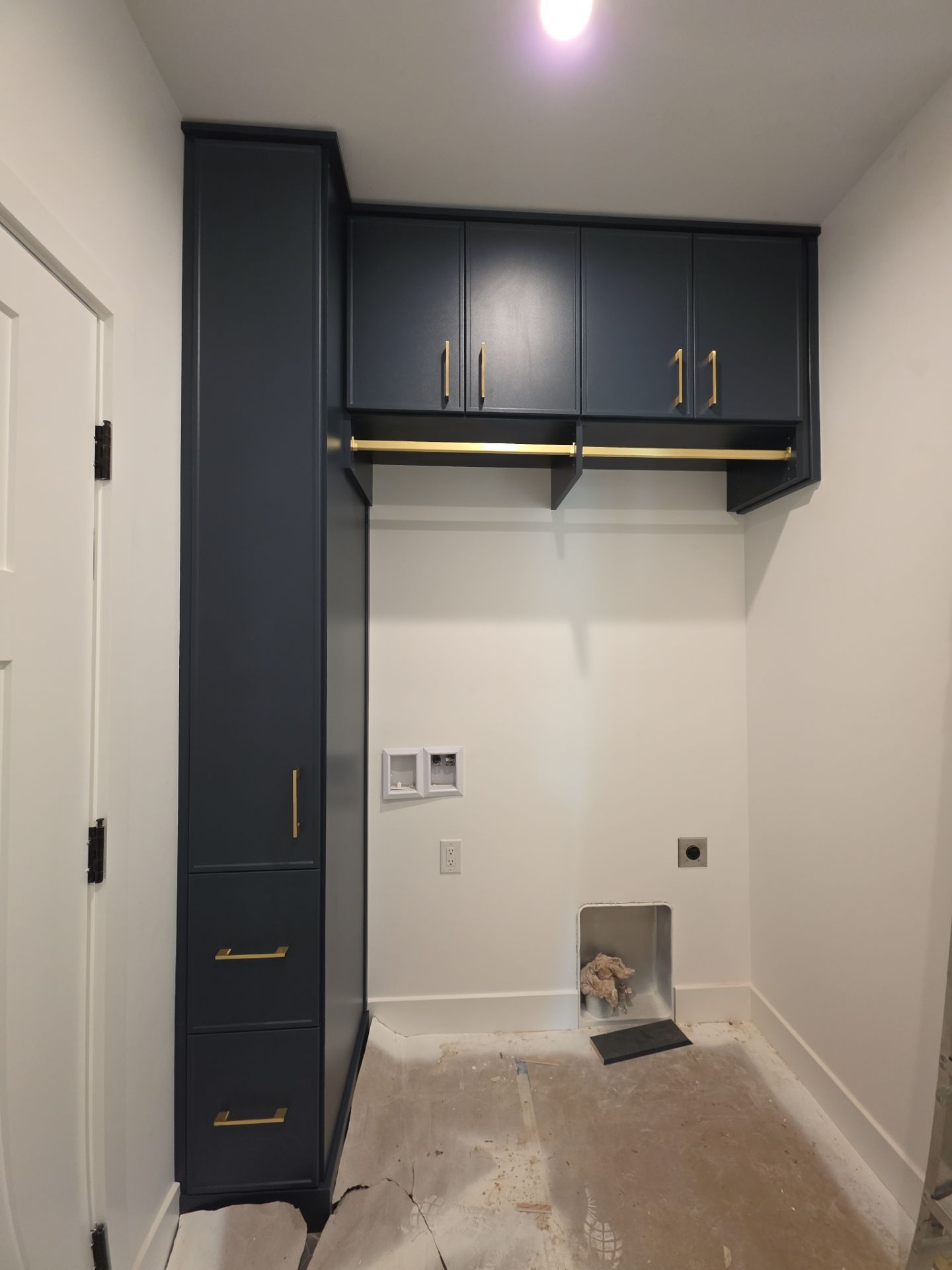 Custom Closets, Pantry by Innovative Spaces / Innovative Concrete Coatings