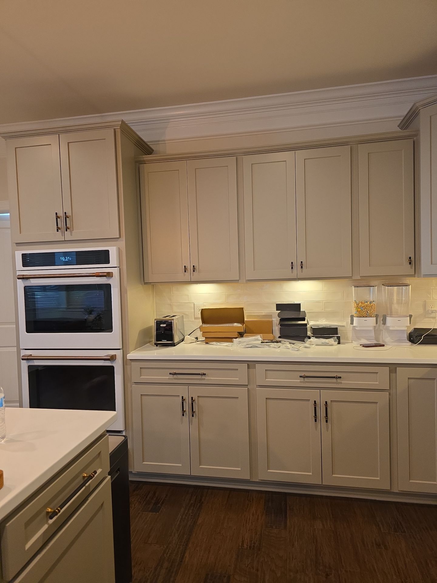 From Dated to Dazzling: A Bright Kitchen Transformation in Holly Springs by Elite Remodeling and Design LLC