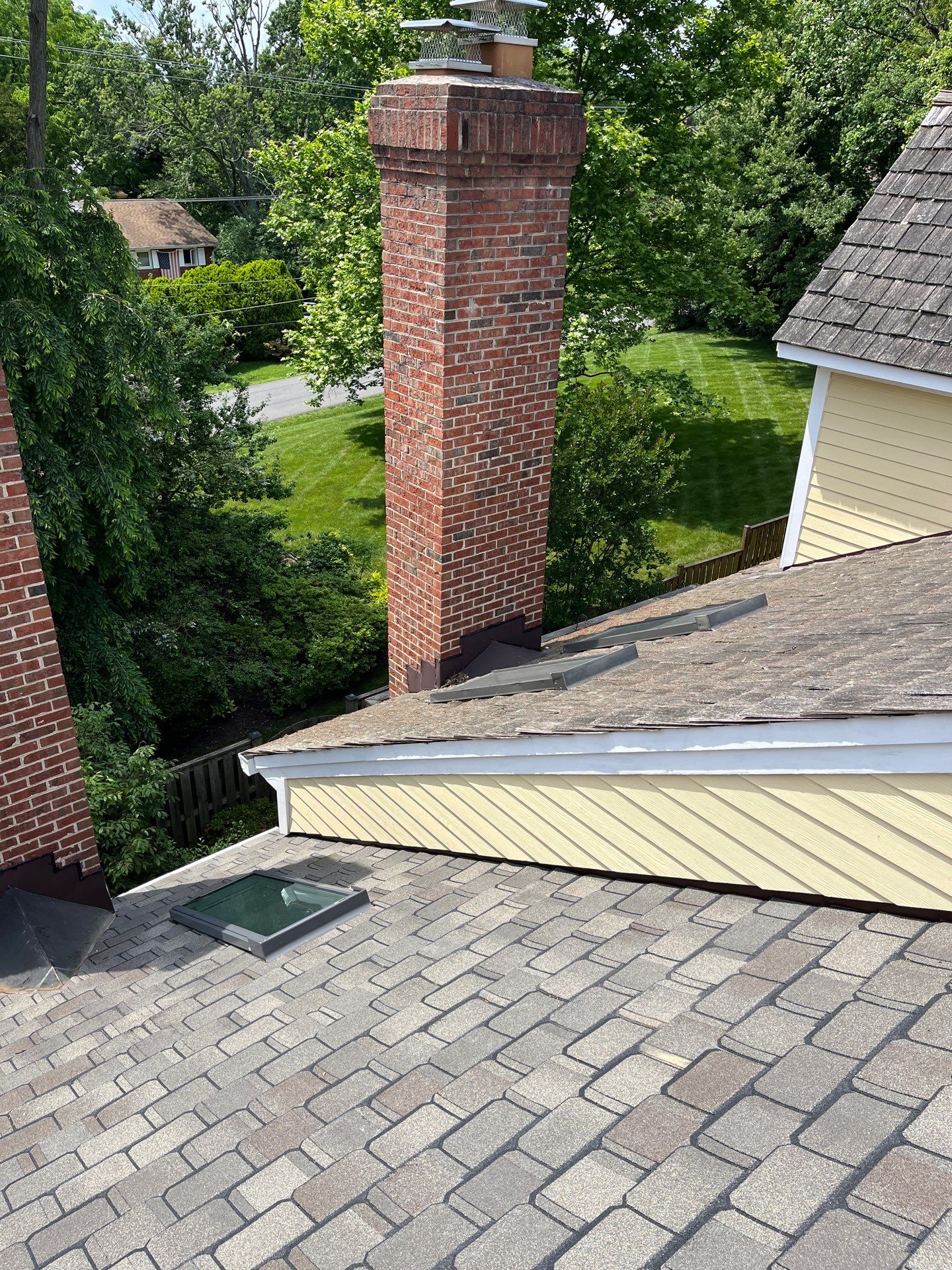 Arlington: CertainTeed Grand Manor Designer Shingles in Weathered Wood by RM Banning, Inc.