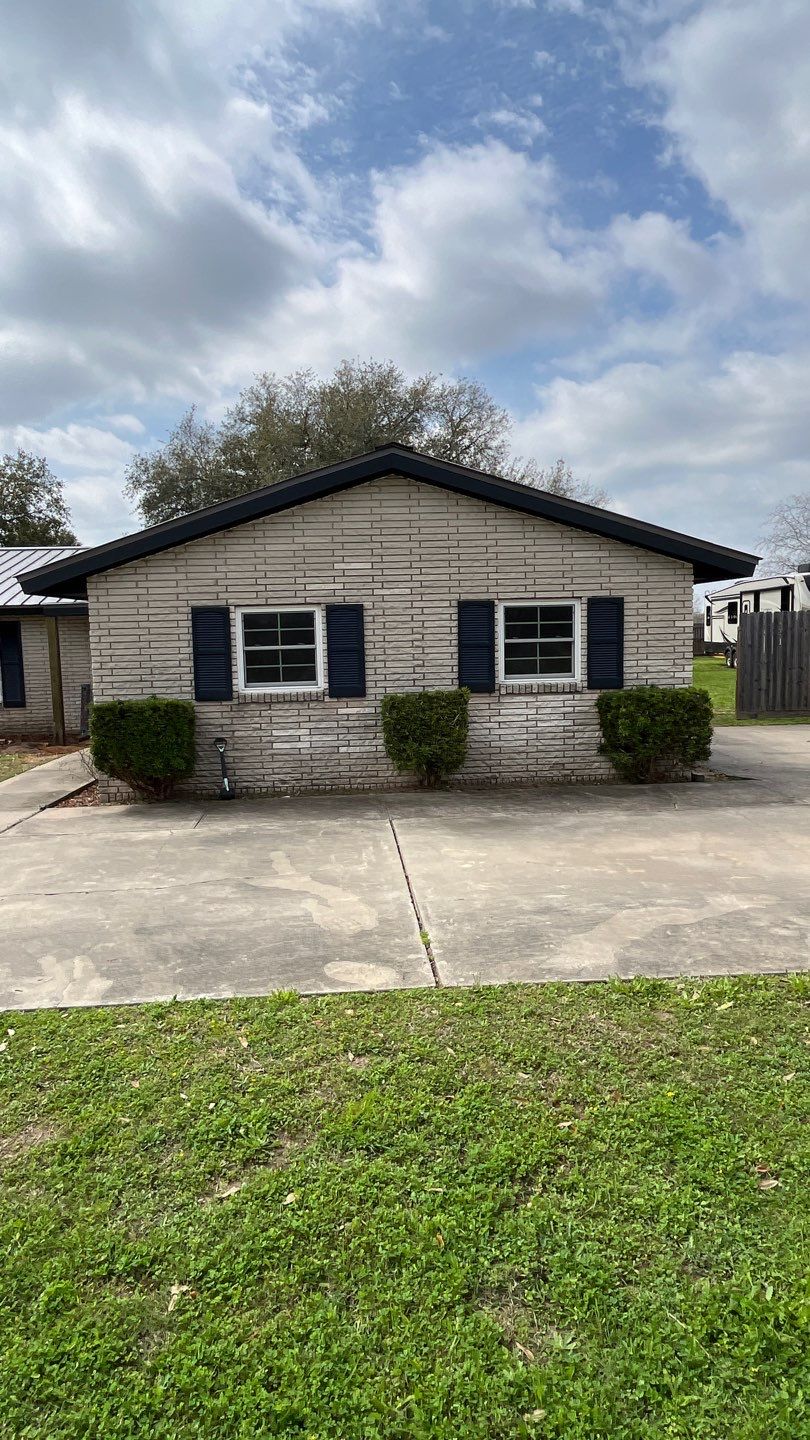 Beeville Backporch sittin' by Bayfront Roofing and Construction