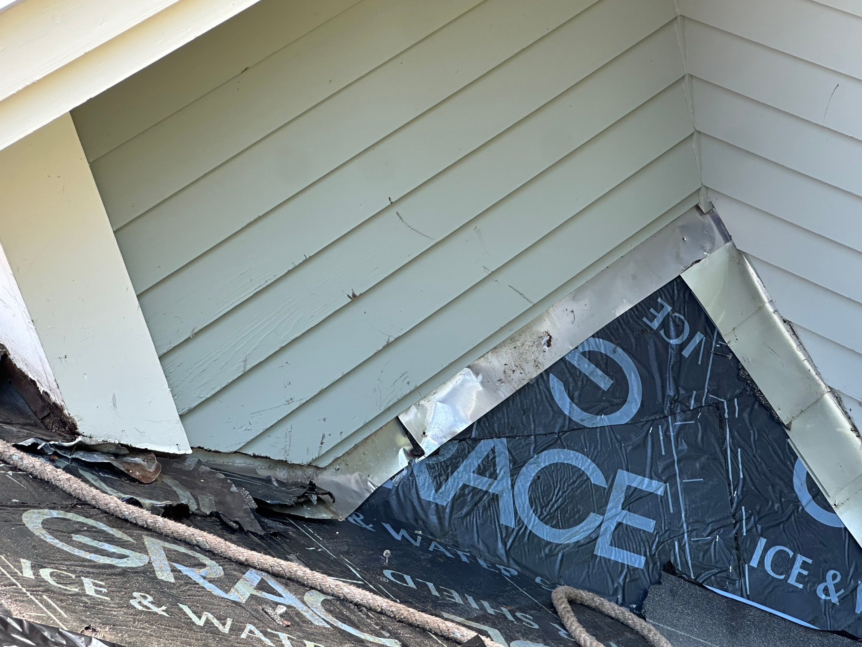 š IKO Roof Transformation in Berwick, Maine! š²šØ by Tall pine roofing