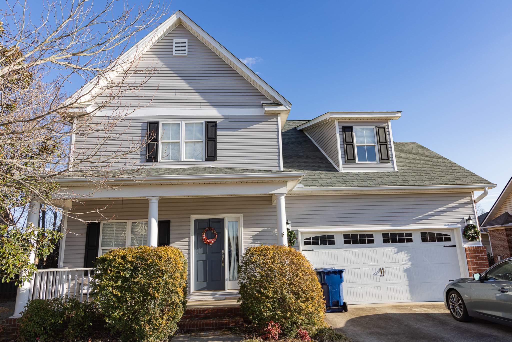 Mastic Vinyl Plank by Freedom Exteriors
