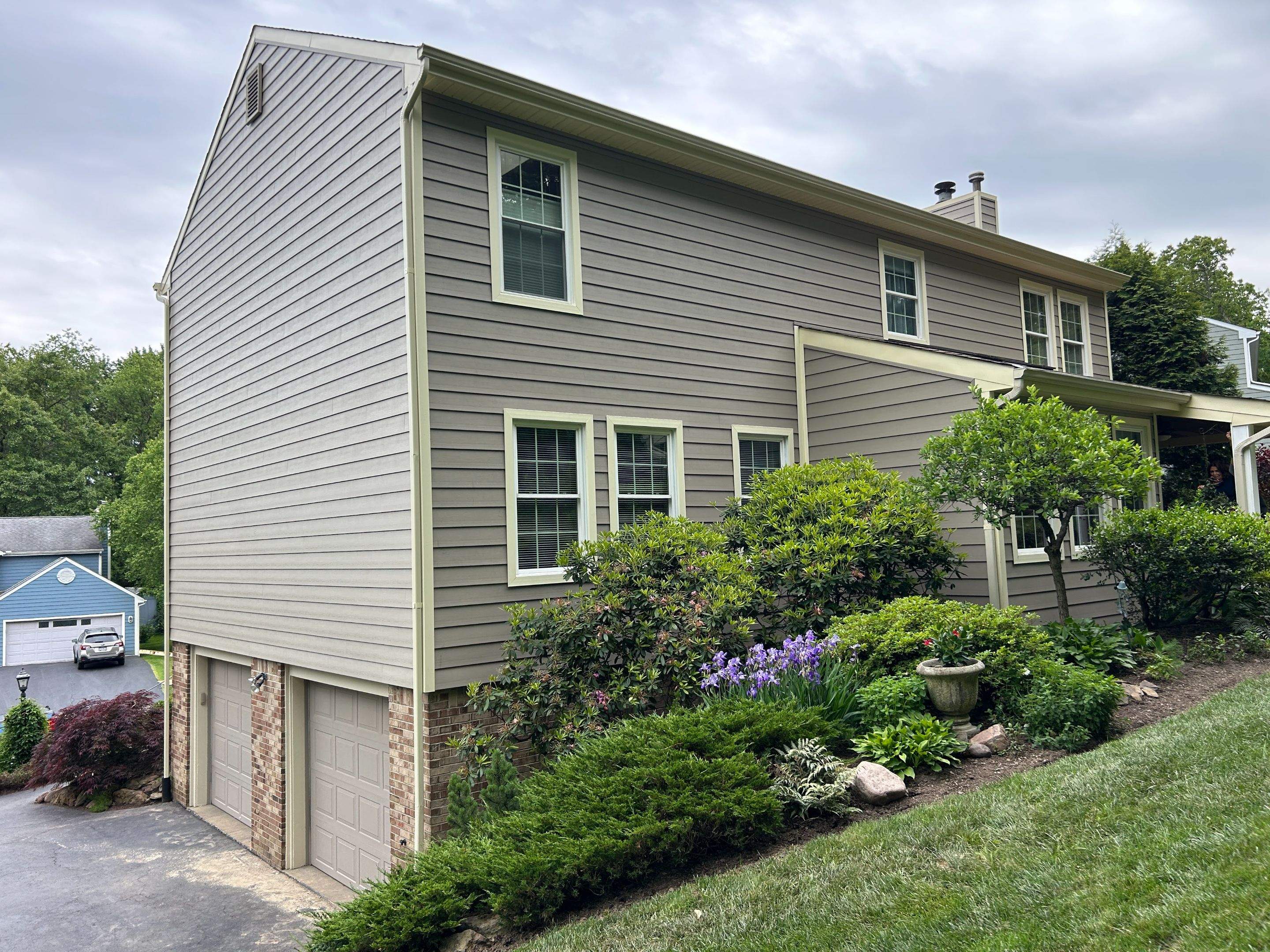 Everlast Taupe Vinyl Siding in Pittsburgh by Ideal Siding Pittsburgh