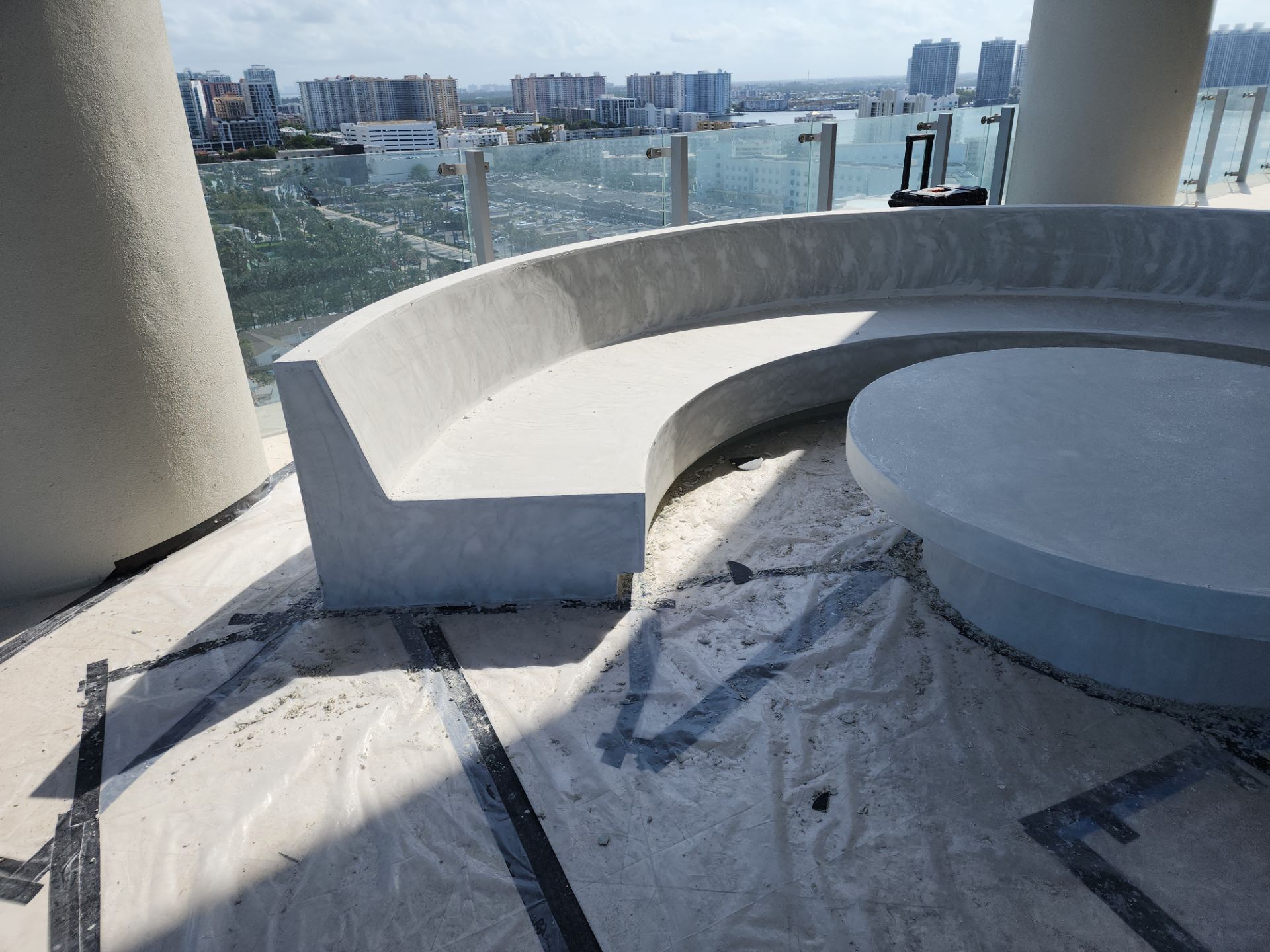 Microtopping over Furniture by Seamless Surfaces